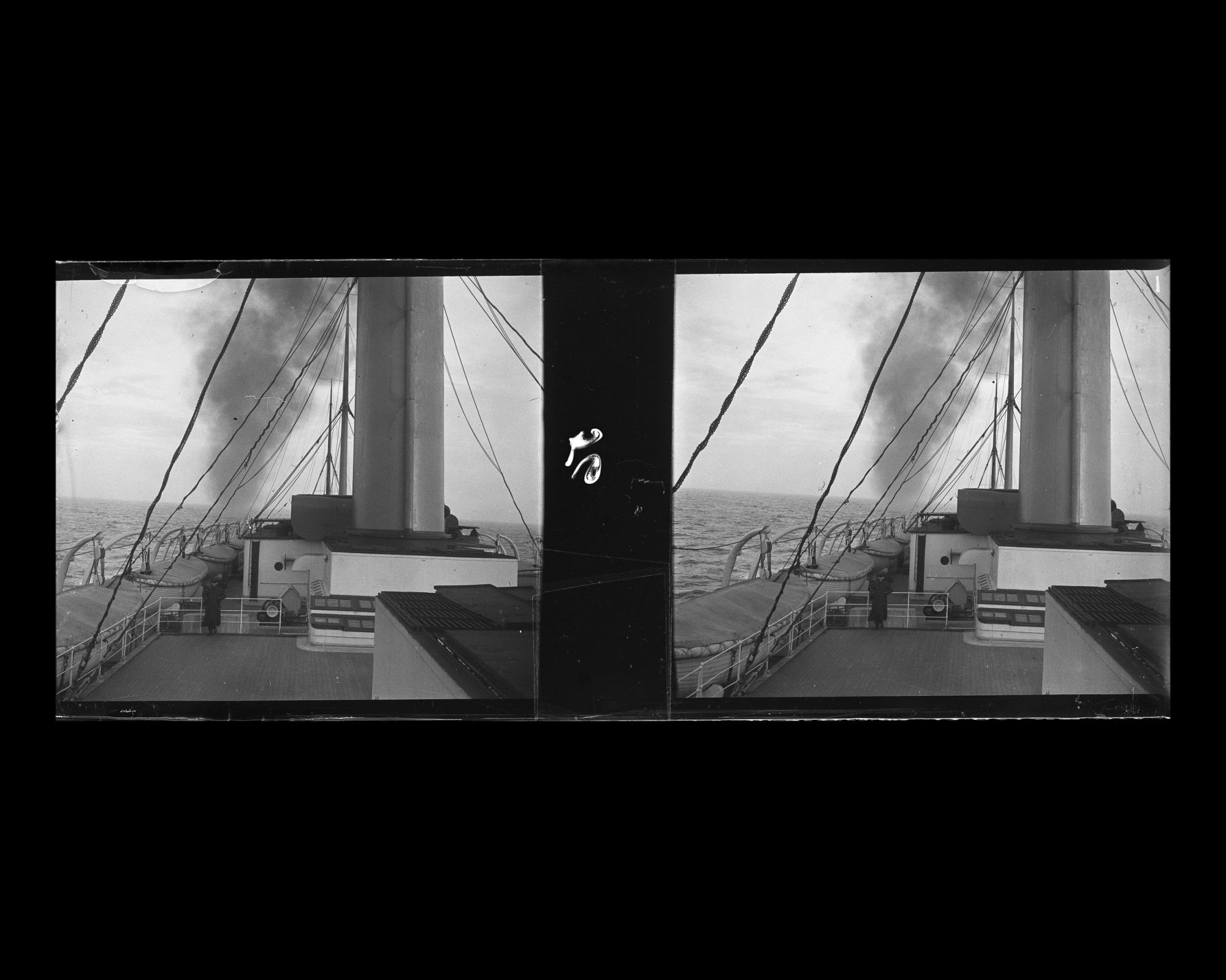 Image représentant Vue du pont supérieur et de la partie arrière du bateau