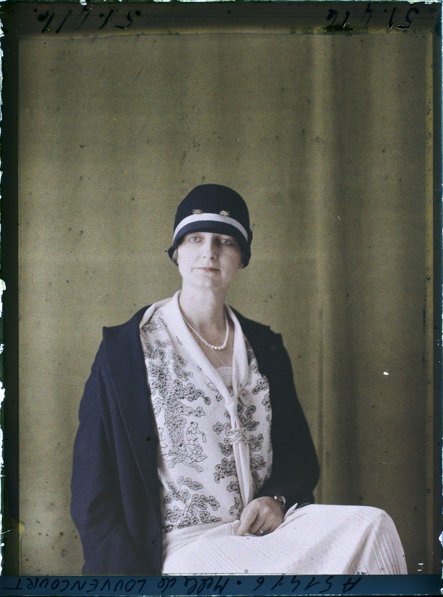 Image représentant https://musee-albert-kahn.s-museum.fr/home/NWQ2OTAwYzNmYjZlZTk1ZWQwODJmMjY4L2dlbmVyaWMtbm90aWNlLXRhYi9hdXRob3JpdHkvNjE3YTc5ZjVjZjhiODk2OGIzMzM3ZDIx/5d6900c3fb6ee95ed082f268/generic-notice-tab/authority/617a79ebcf8b8968b3337297 Mademoiselle de Louvencourt