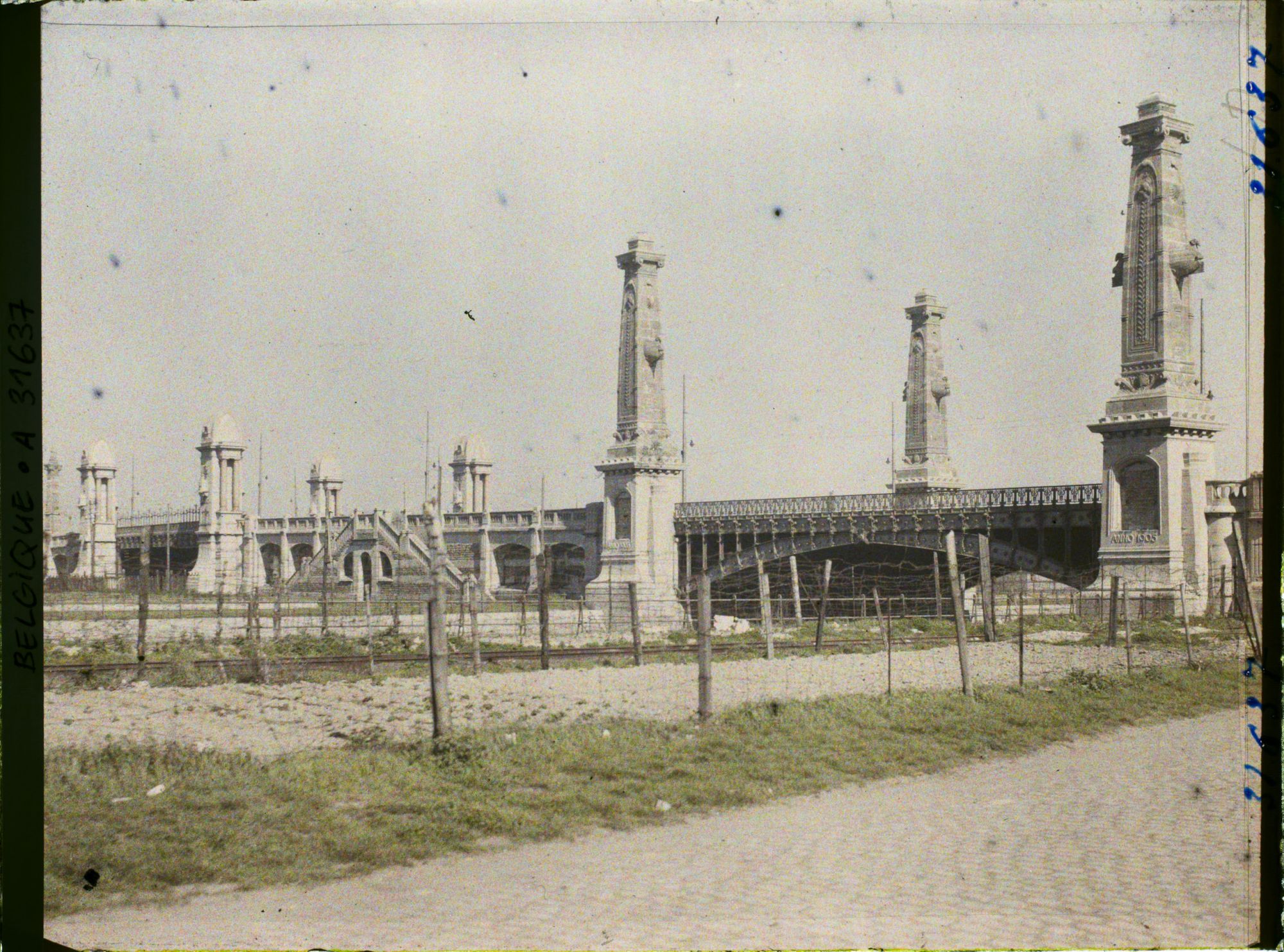 Image représentant Belgique, Ostende, Vue d'ensemble du Pont  monumental