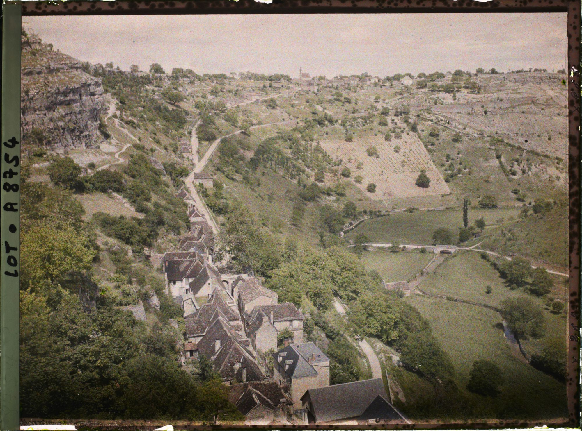 Image représentant France, Roc-Amadour, Le fond du val de l'Alzou vers l'Hospitalet