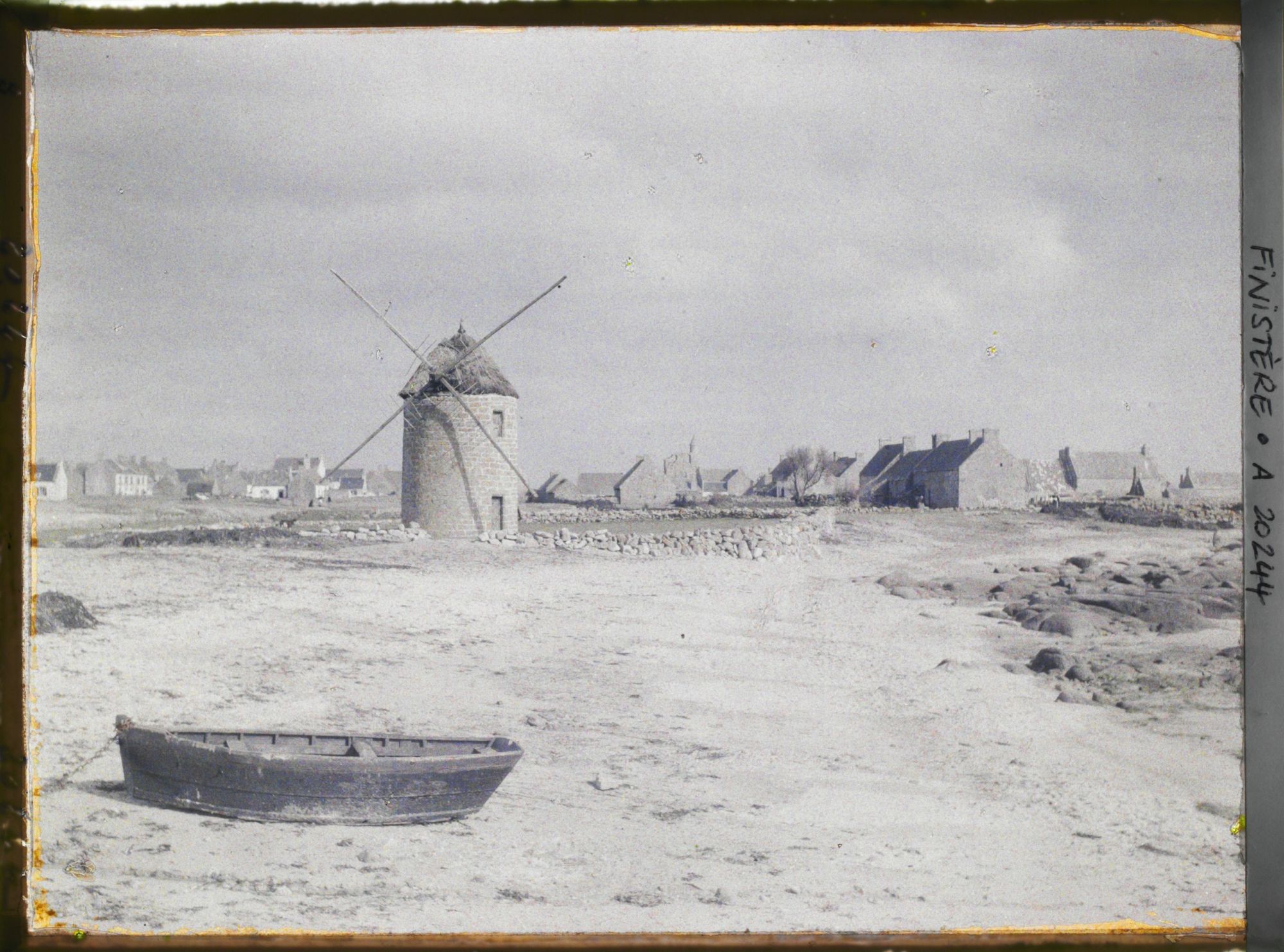 Image représentant Moulin à vent de Kervily et village de Kérity