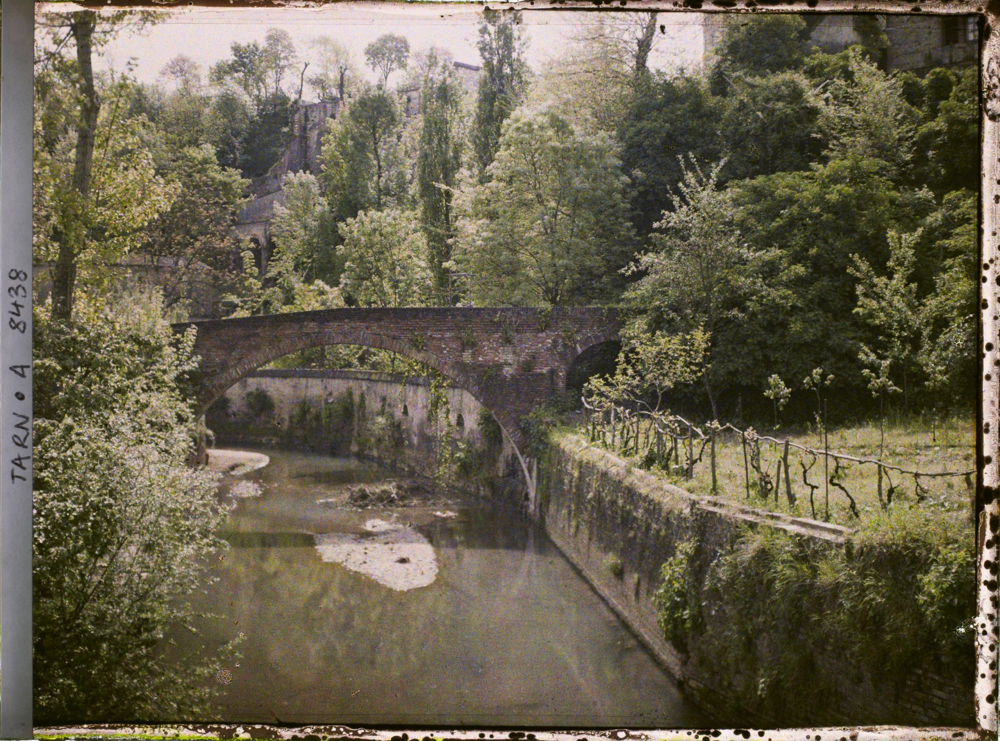 Image représentant Le petit pont du ruisseau de Caussels