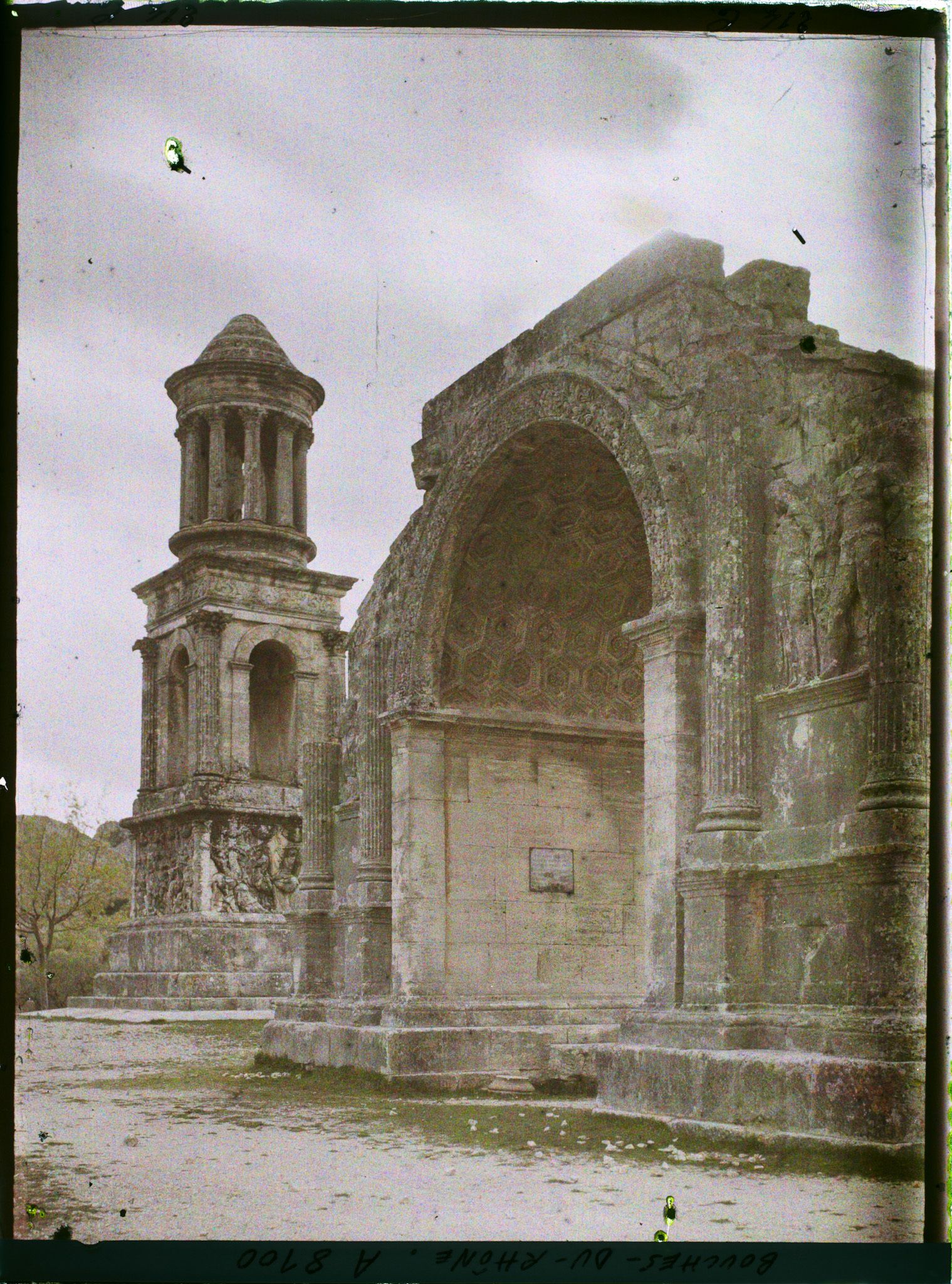 Image représentant Le Mausolée de Glanum et l'Arc de Glanum