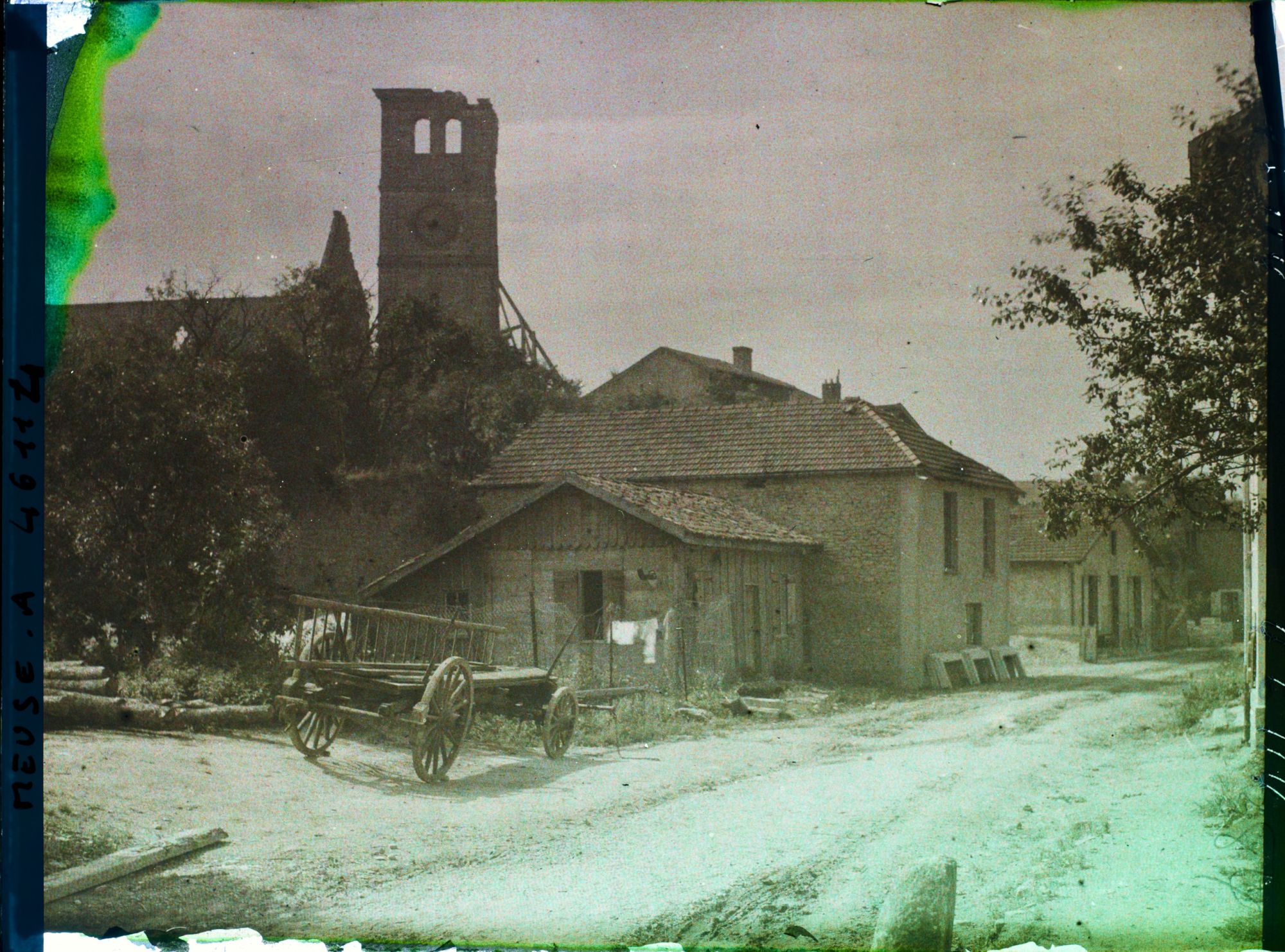 Image représentant France, Etain, Vue vers le clocher de l'Eglise