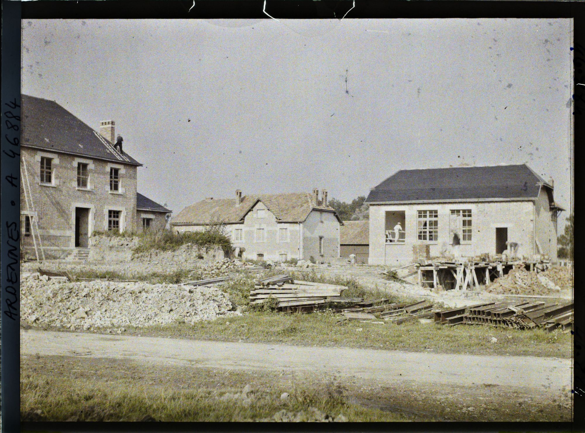 Image représentant France, Challerange Hte 380 h, Place des Ecoles
