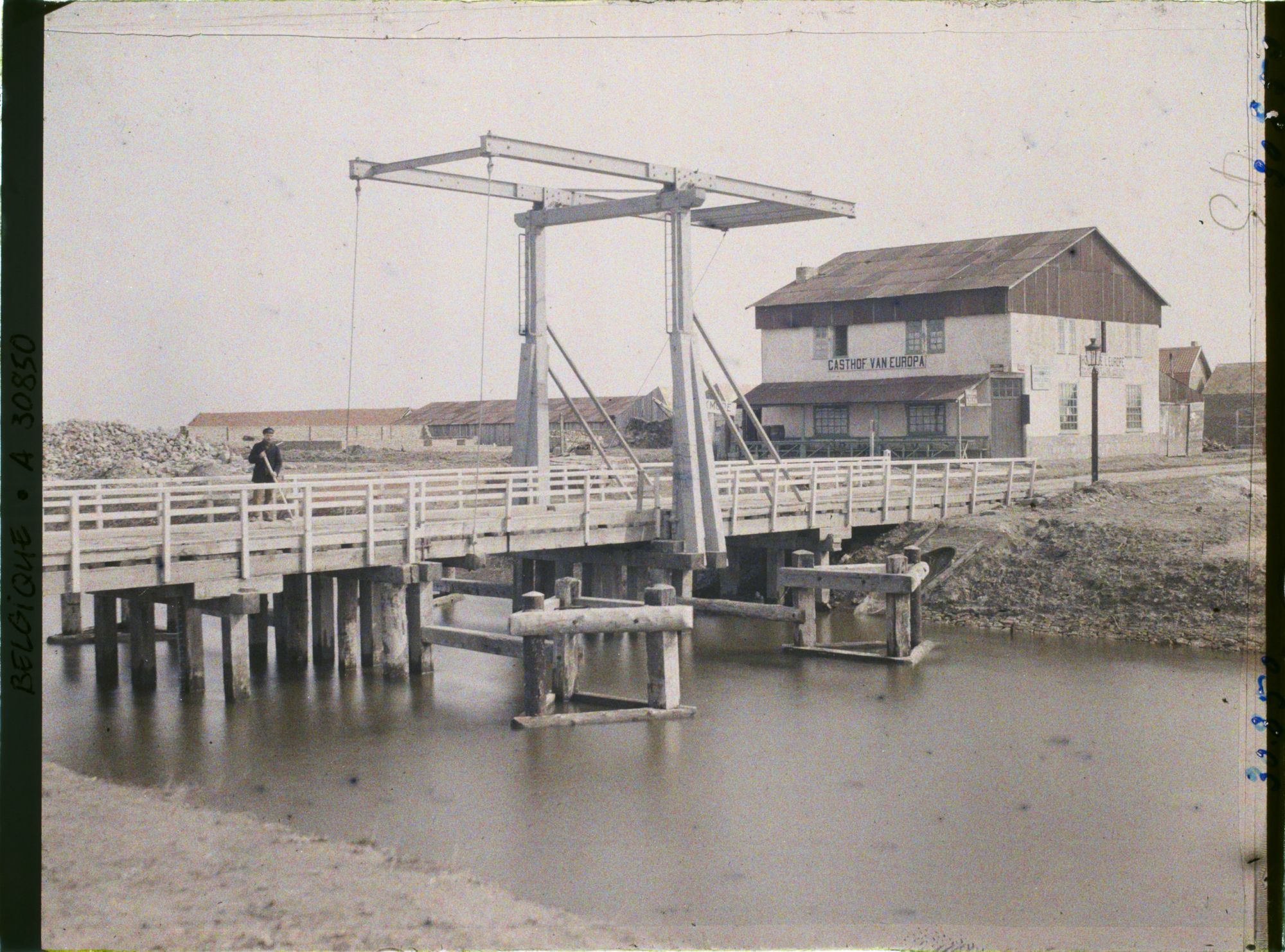 Image représentant Belgique, Dixmude, Le haut Pont sur l'Yser