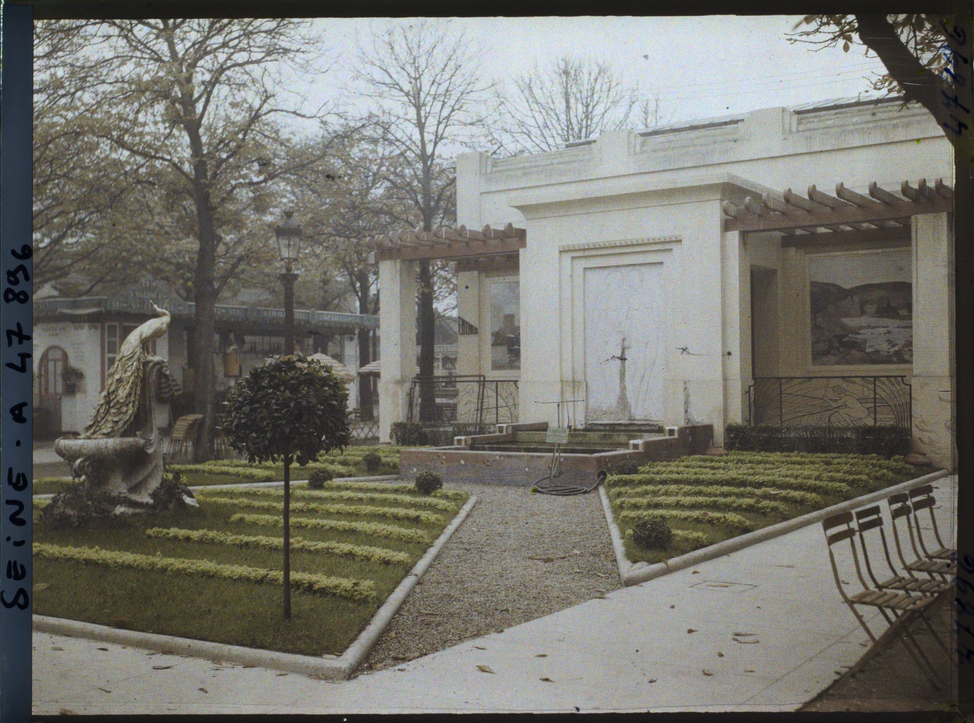 Image représentant L'Exposition des arts décoratifs, Jardin du pavillon de Limoges, par Nivet