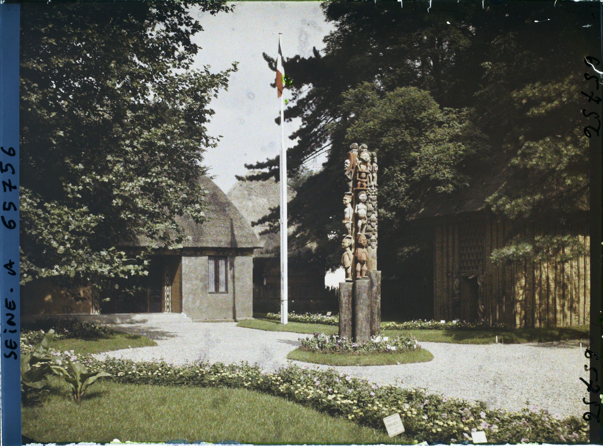 Image représentant L'Exposition Coloniale Internationale de 1931, la section du Togo et du Cameroun
