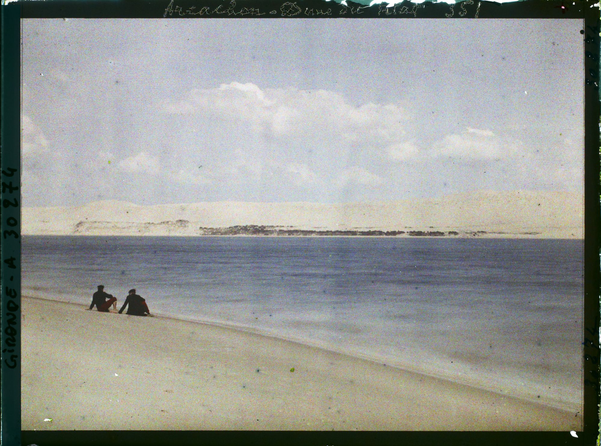 Image représentant France, Arcachon, La Dune du Pilat, la plus haute de l'Europe, et le bassin