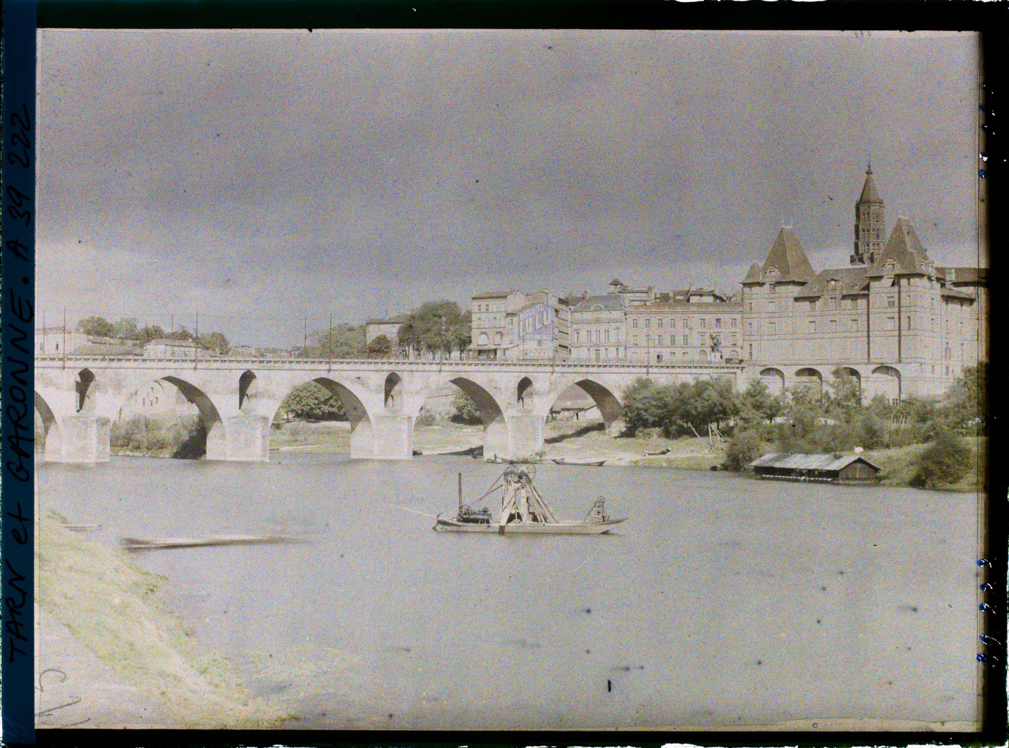 Image représentant Le pont Vieux (ou Ancien pont) et le musée Ingres