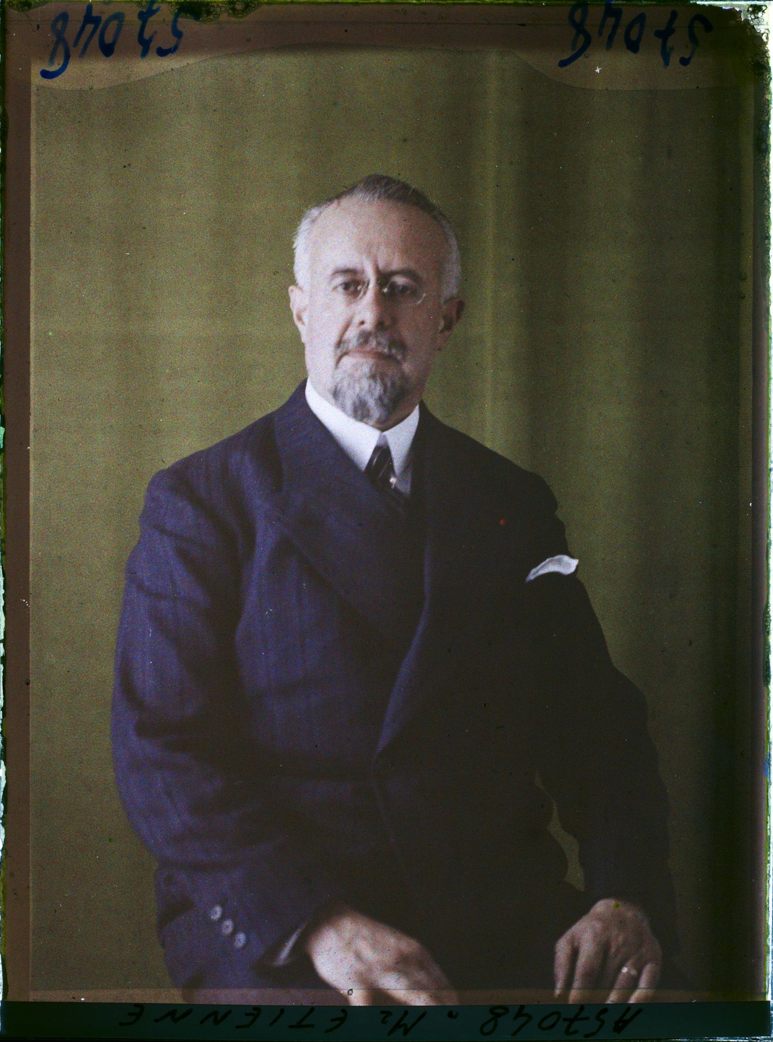 Image représentant https://musee-albert-kahn.s-museum.fr/home/NWQ2OTAwYzNmYjZlZTk1ZWQwODJmMjY4L2dlbmVyaWMtbm90aWNlLXRhYi9hdXRob3JpdHkvNjE3YTc5ZjVjZjhiODk2OGIzMzM3ZDIx/5d6900c3fb6ee95ed082f268/generic-notice-tab/authority/617a79ebcf8b8968b3336ca0 Monsieur Etienne