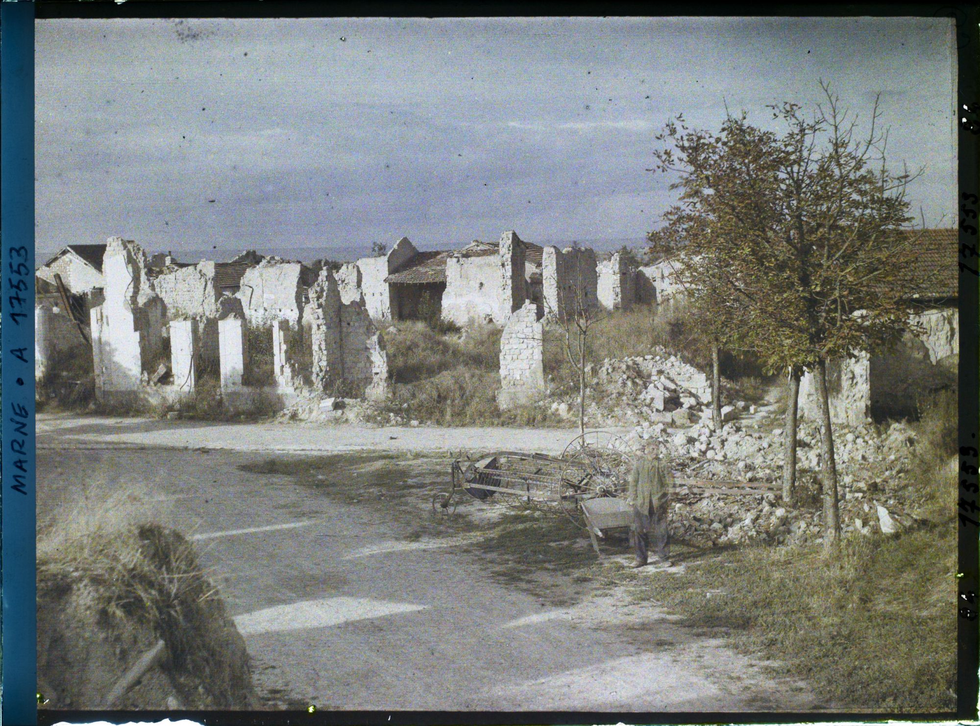 Image représentant France, Cernay les Reims, Vue d'ensemble prise de l'Eglise