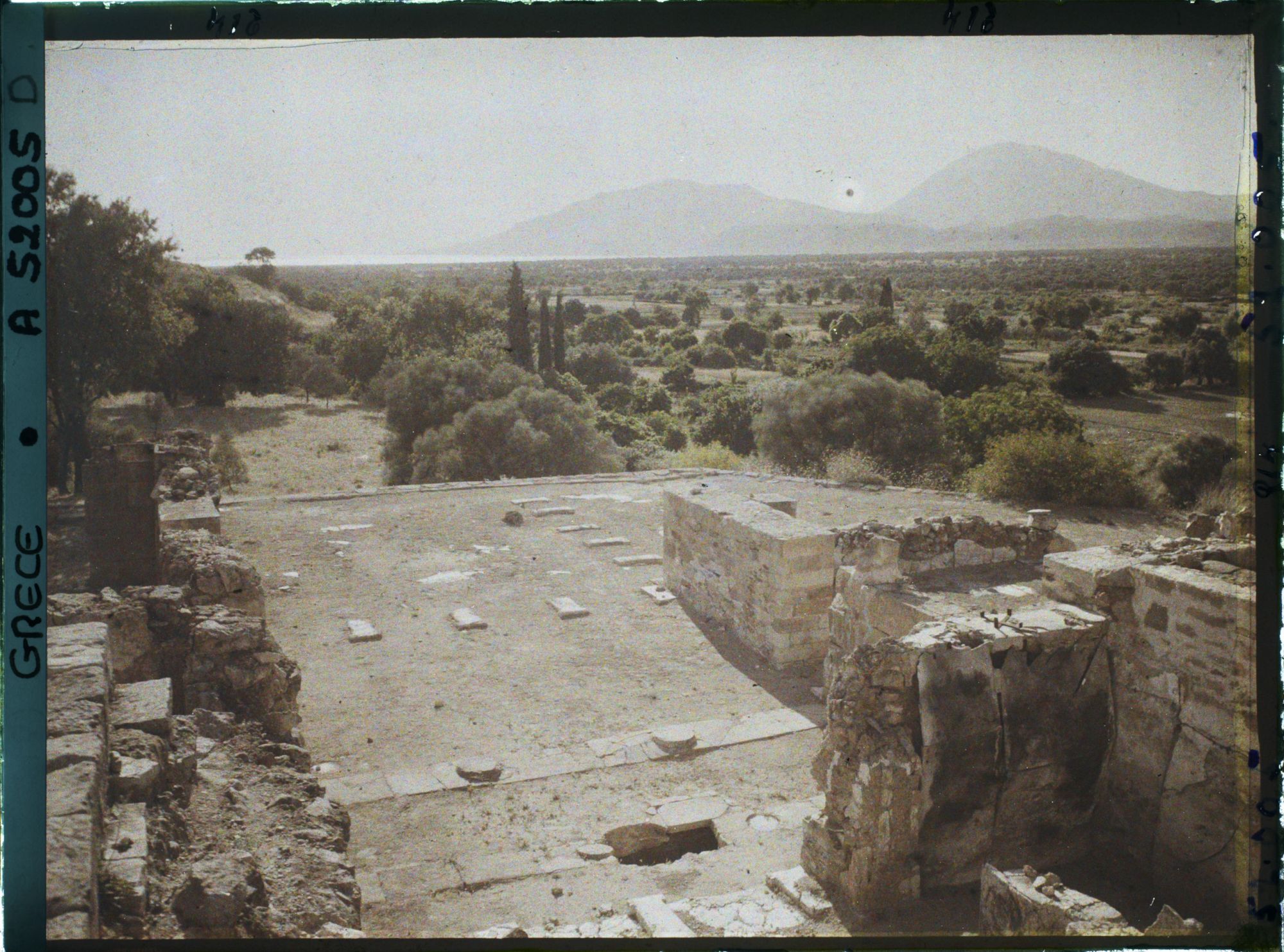 Image représentant Le Megaron (appartement royal ?) (Palais à Megaron, dans la partie nord de l"esplanade dite "des chapelles" ?)