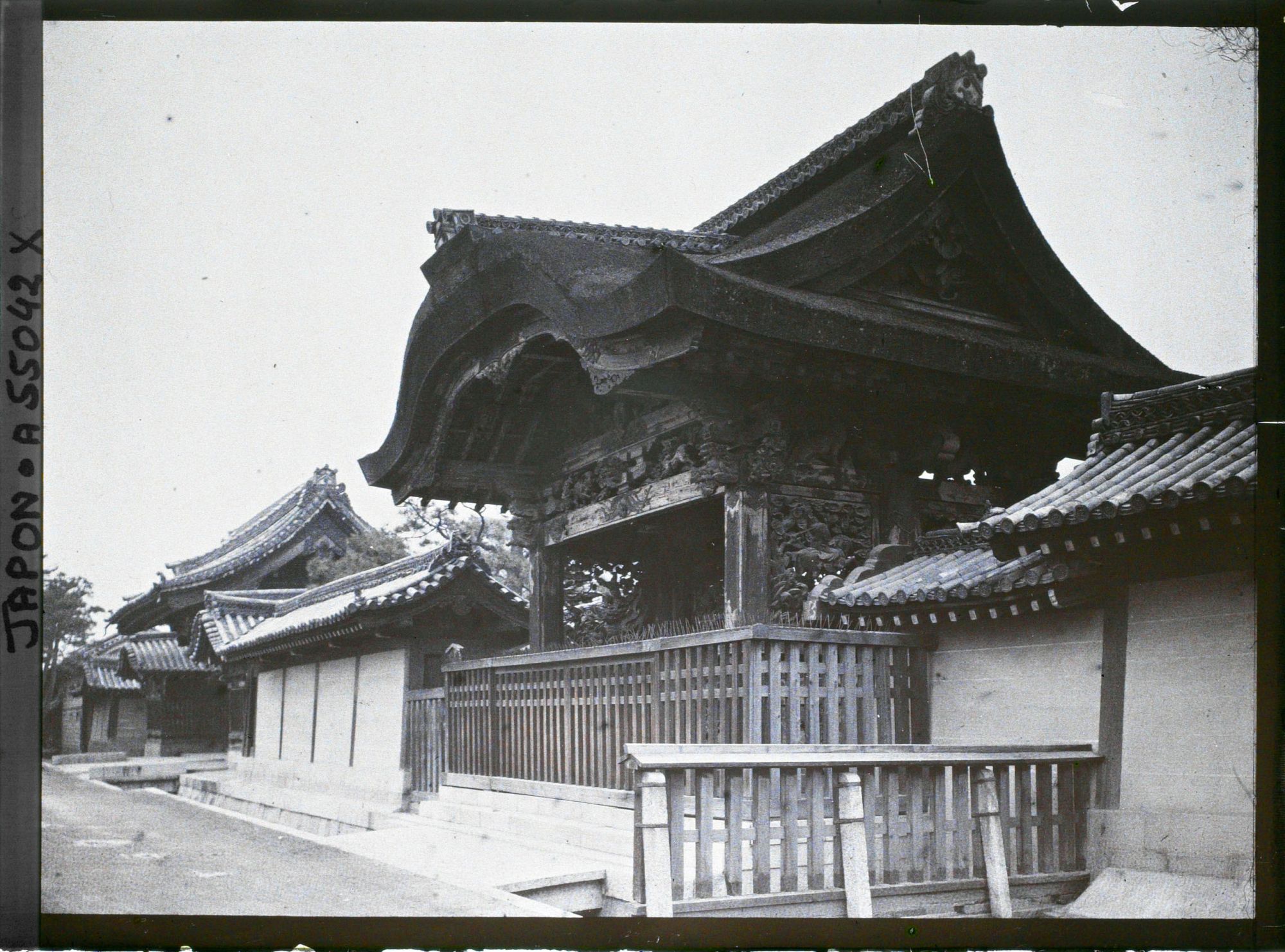 Image représentant Temple Nishi Honganji : la porte de la Salle d'Amida (Amida-dô mon)