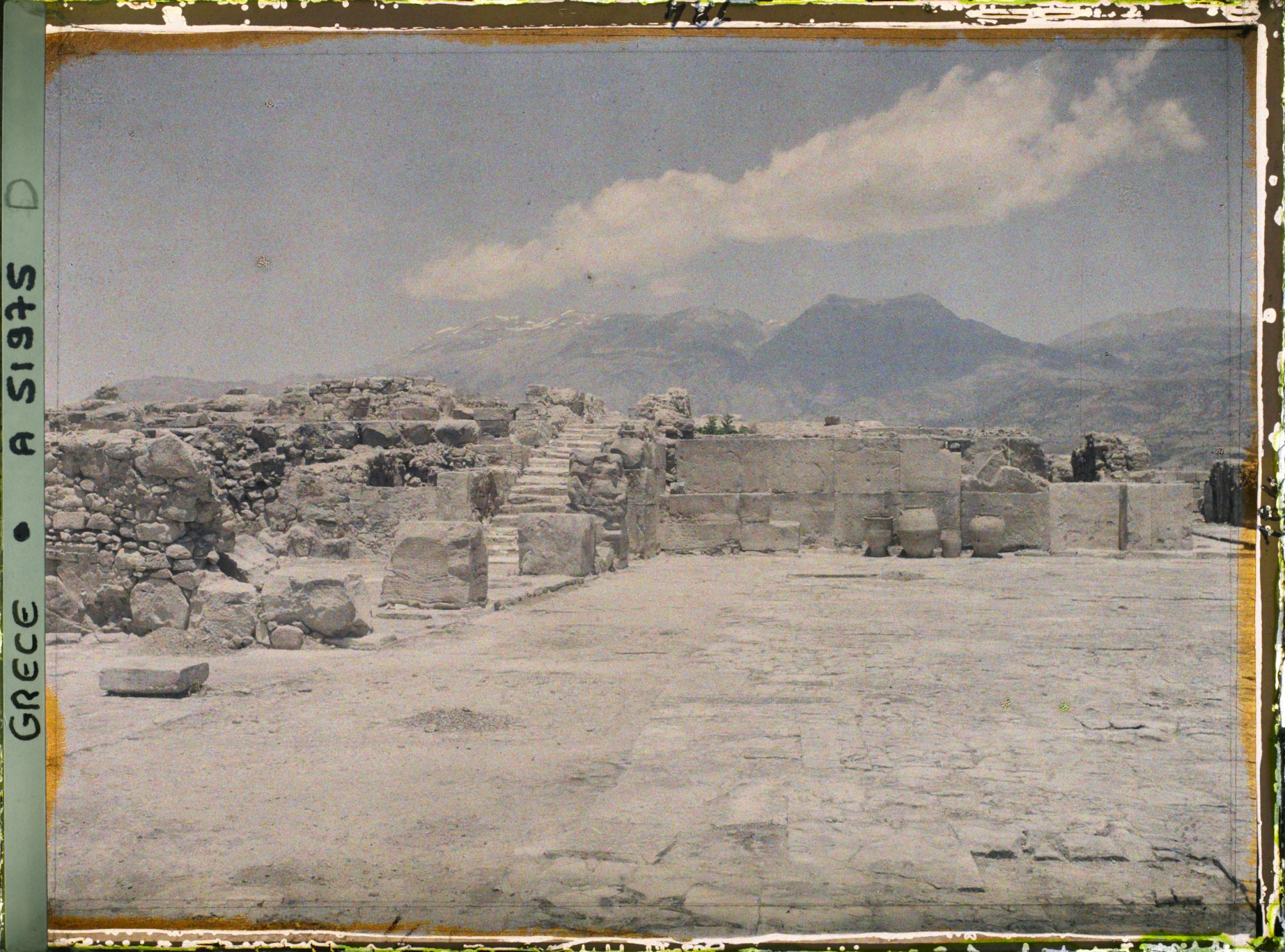Image représentant Palais. L'angle nord-ouest de la cour centrale