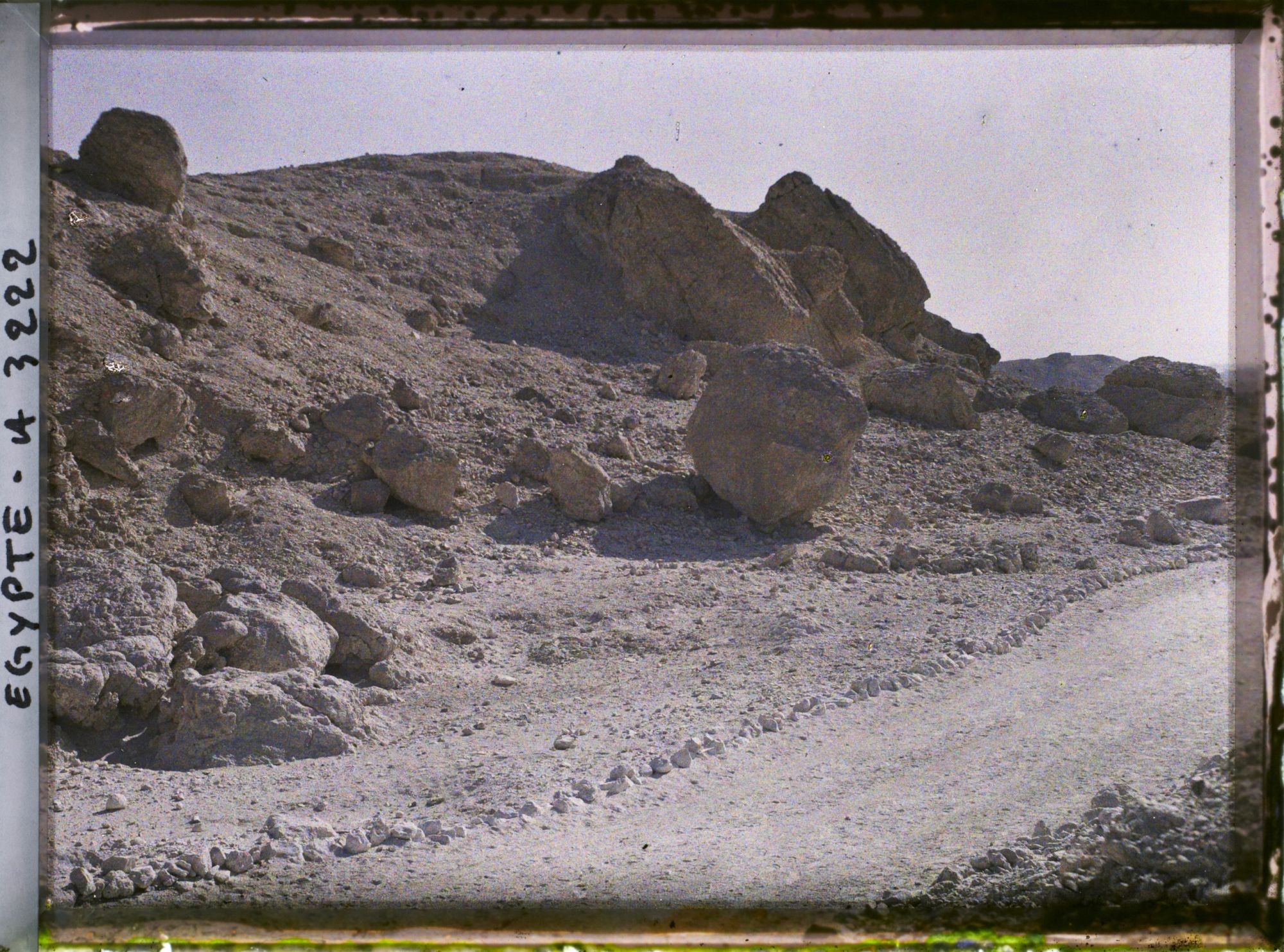 Image représentant Sur la route des tombeaux des Rois