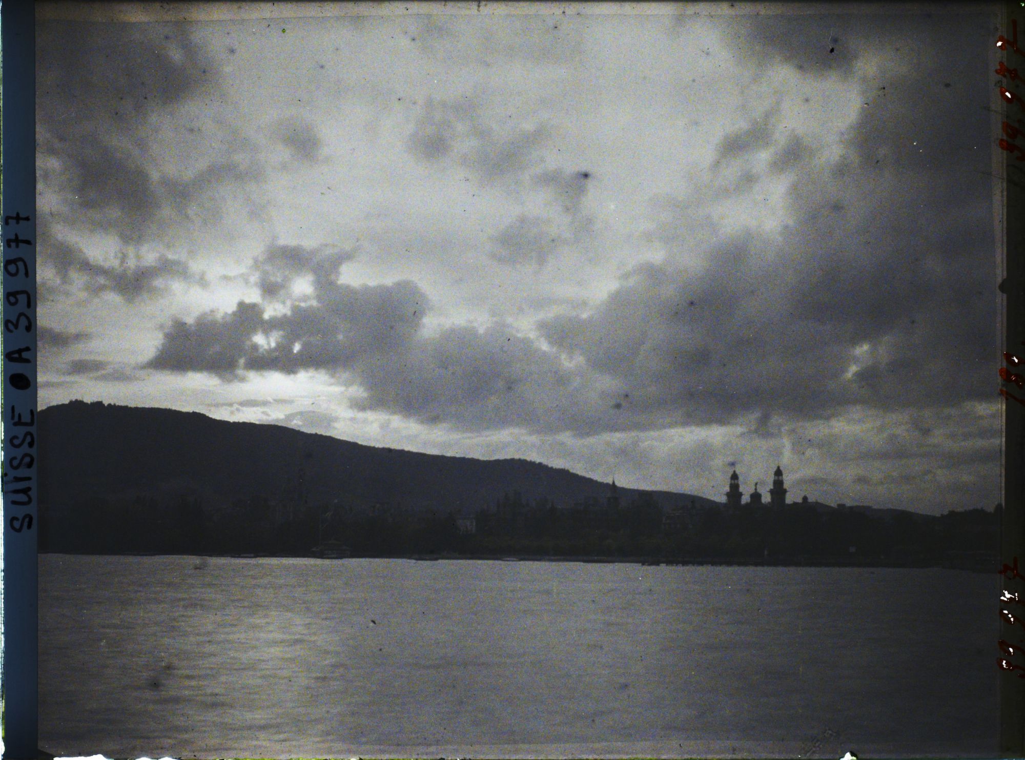Image représentant Coucher de soleil sur le lac de Zürich et le quartier de Enge
