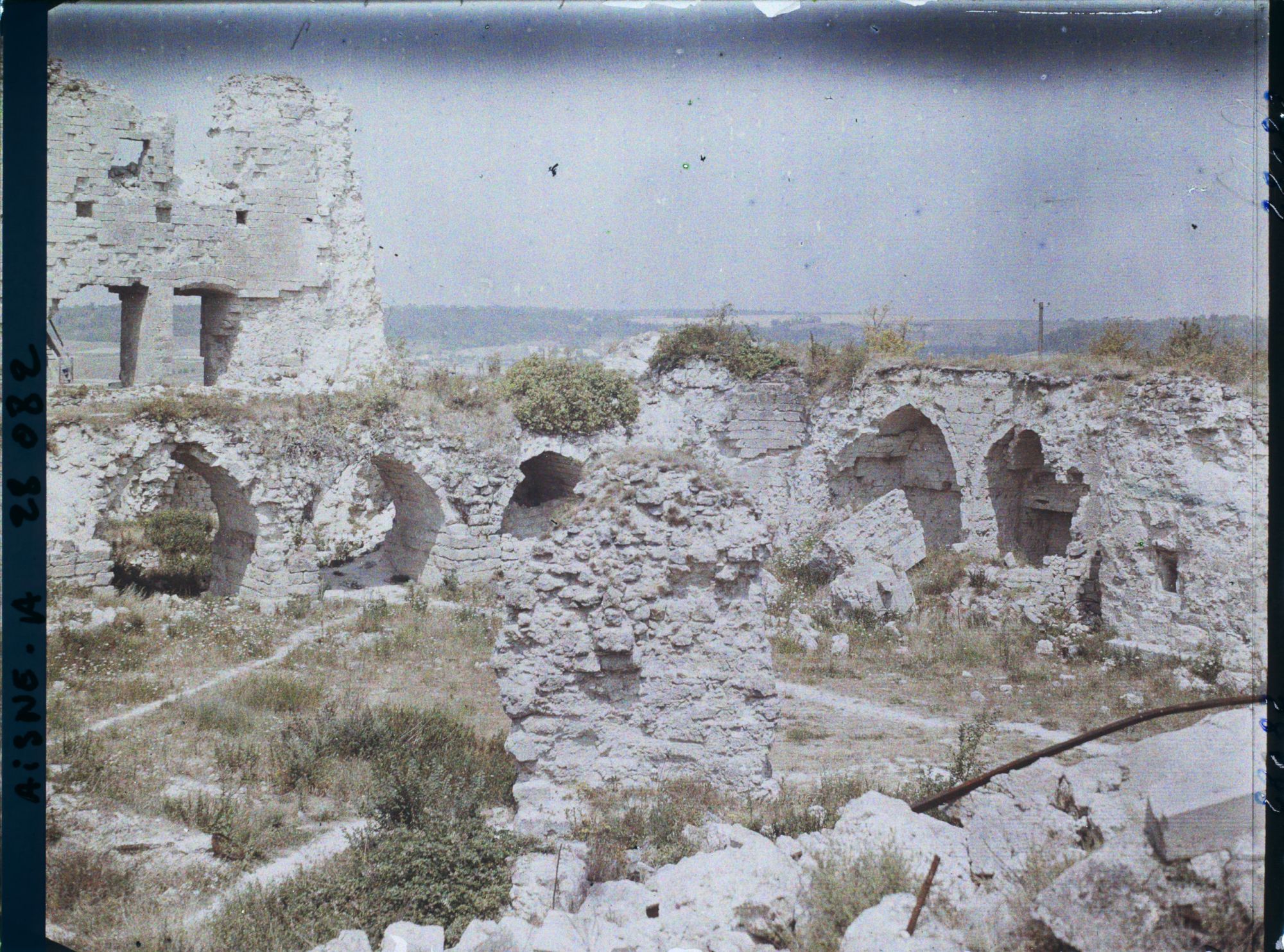 Image représentant France, Coucy-le-Château, Un aspect des ruines du Château