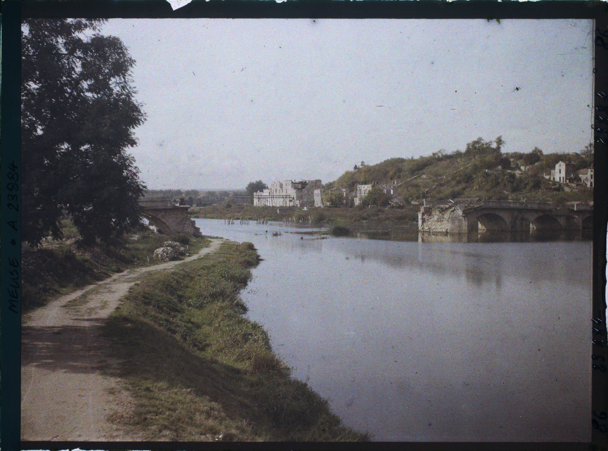 Image représentant France, St Mihiel, Fort du Camp des Romains : La Meuse rue vers L'amont