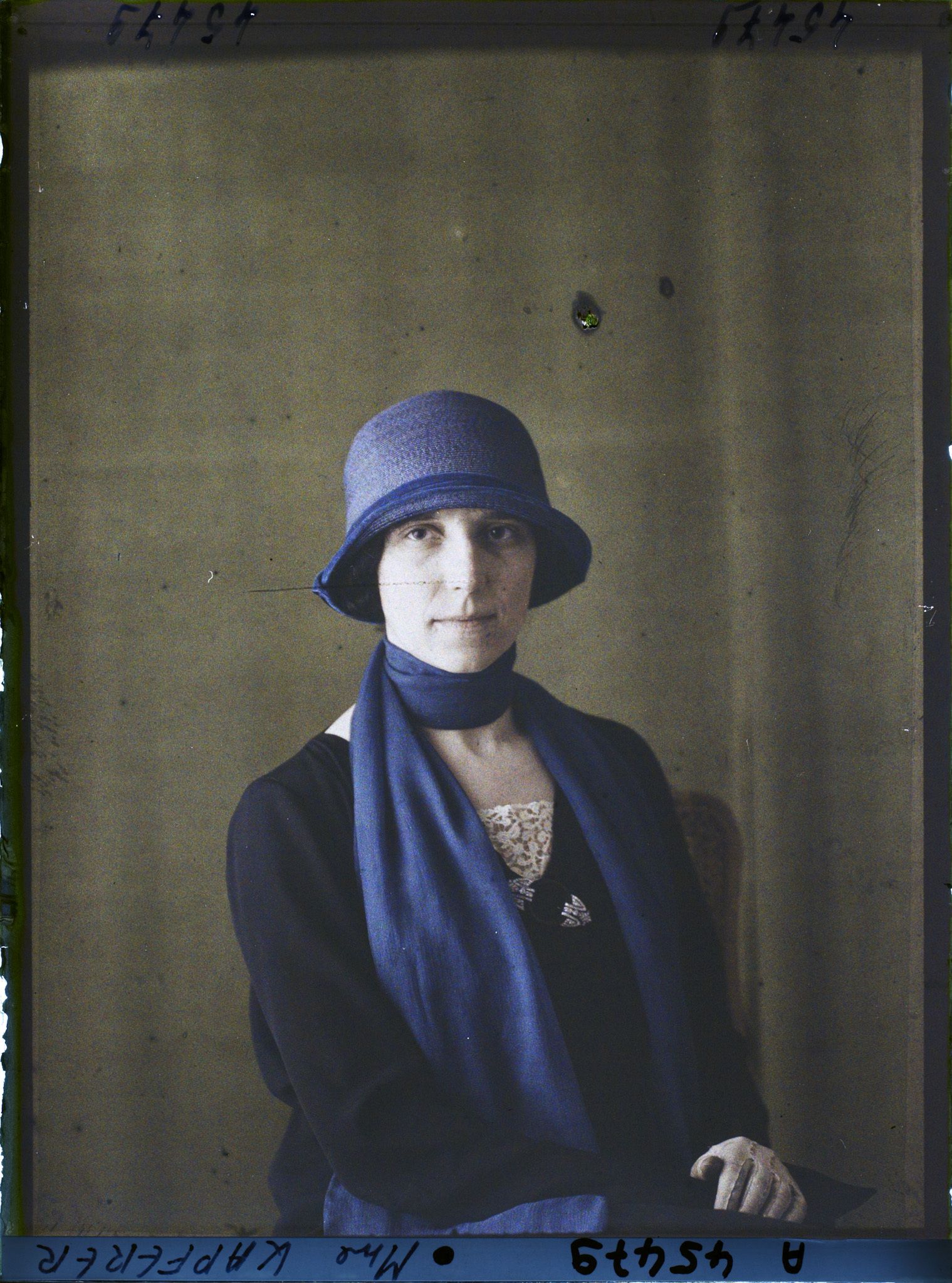 Image représentant https://musee-albert-kahn.s-museum.fr/home/NWQ2OTAwYzNmYjZlZTk1ZWQwODJmMjY4L2dlbmVyaWMtbm90aWNlLXRhYi9hdXRob3JpdHkvNjE3YTc5ZjVjZjhiODk2OGIzMzM3ZDIx/5d6900c3fb6ee95ed082f268/generic-notice-tab/authority/617a79ebcf8b8968b3337065 Madame Kapferer