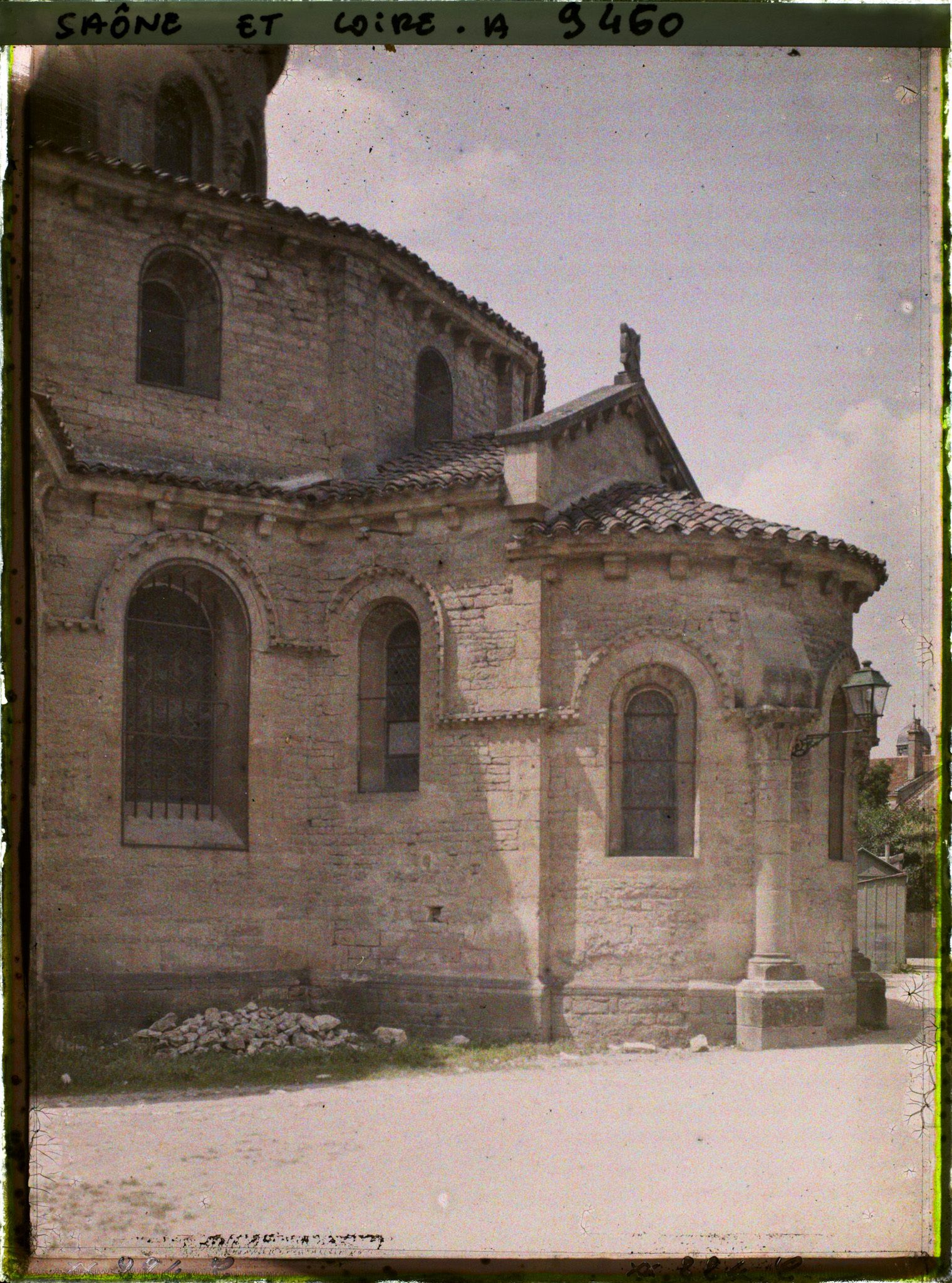 Image représentant Une partie de l'abside de la basilique du Sacré-Coeur en grès jaune