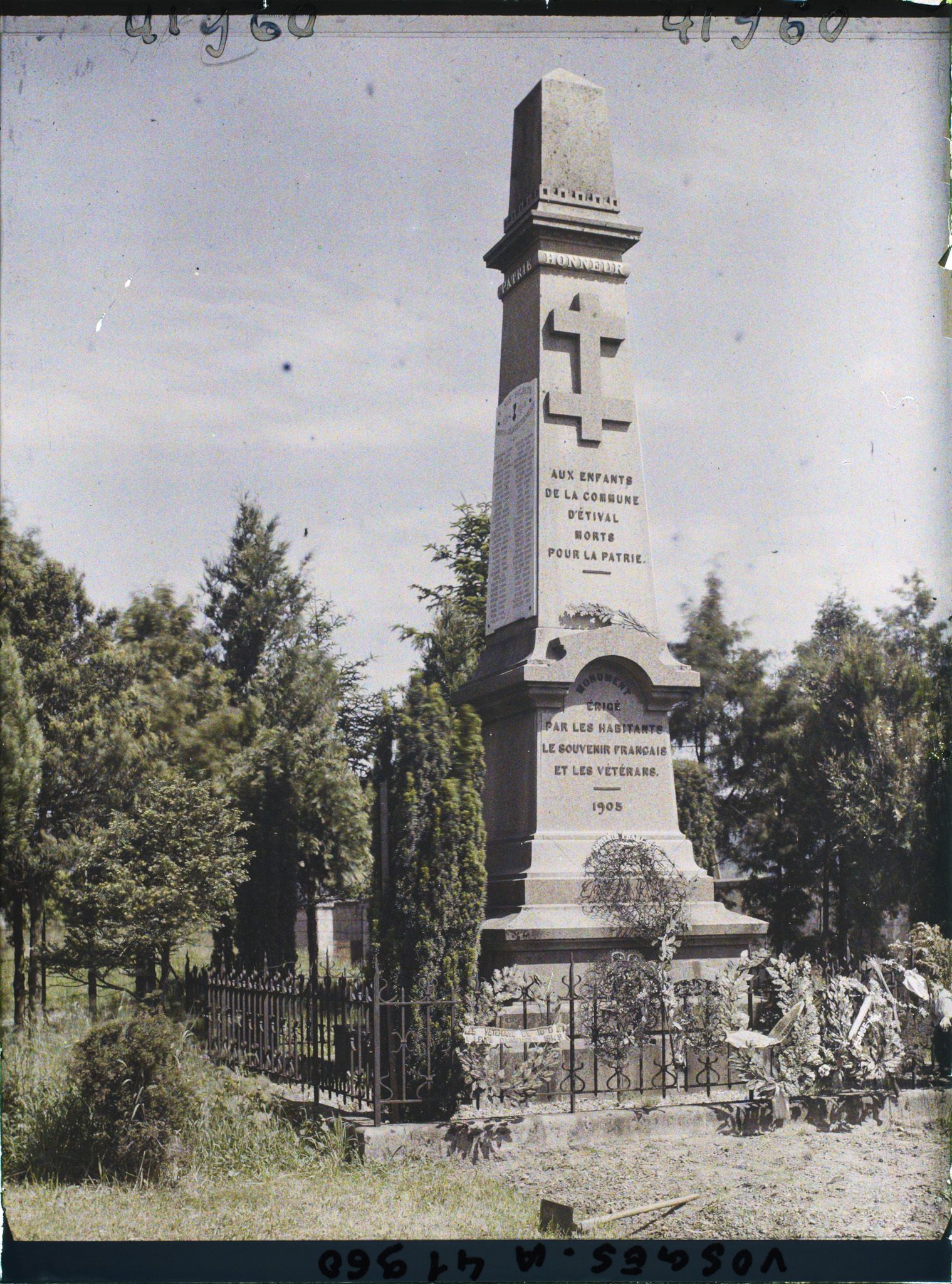 Image représentant France, Etival, Le monument aux Morts des Guerres de 70-71 et 14-18