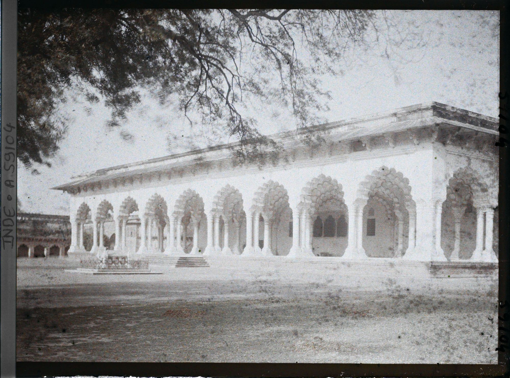 Image représentant La salle des audiences publiques (Diwan-i-Am) dans le fort Rouge (Lal Qila)