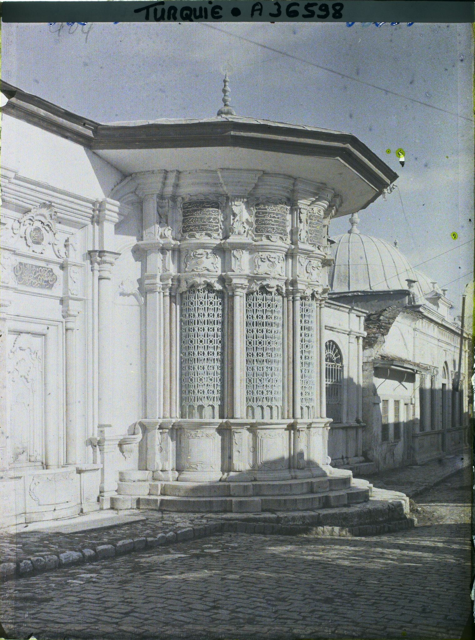 Image représentant Turquie, Constantinople - Eyoub, Cimetière d'Eyoub - Un Turbé