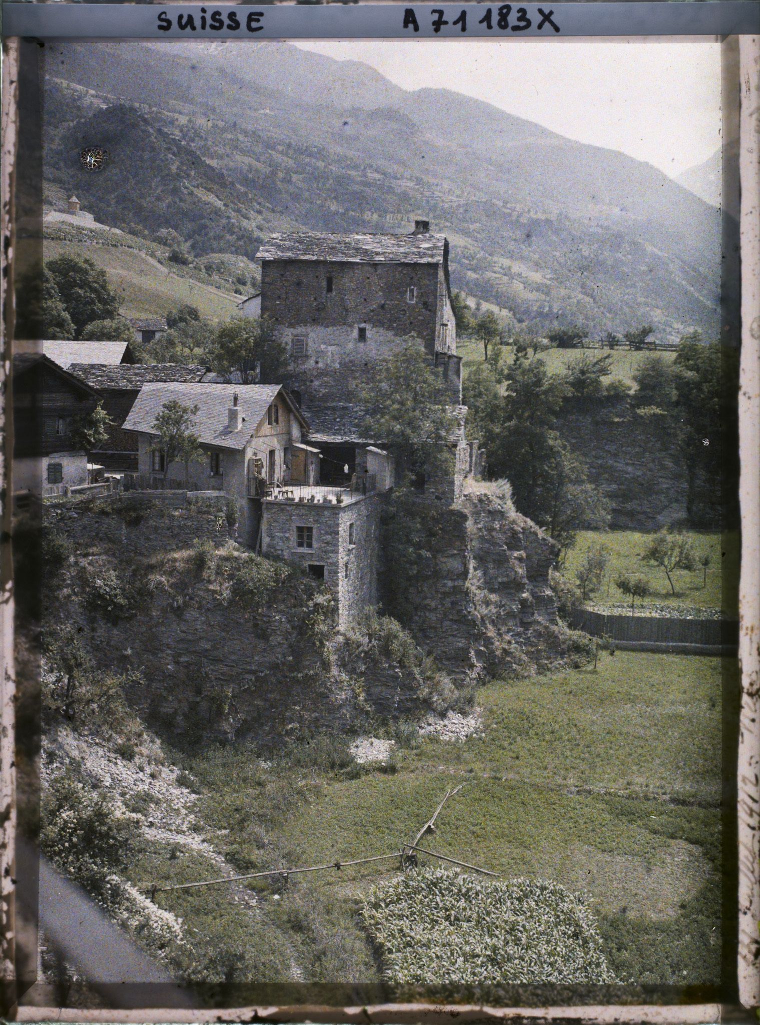 Image représentant La vallée de la Viège depuis la terrasse de l'église Saint-Martin