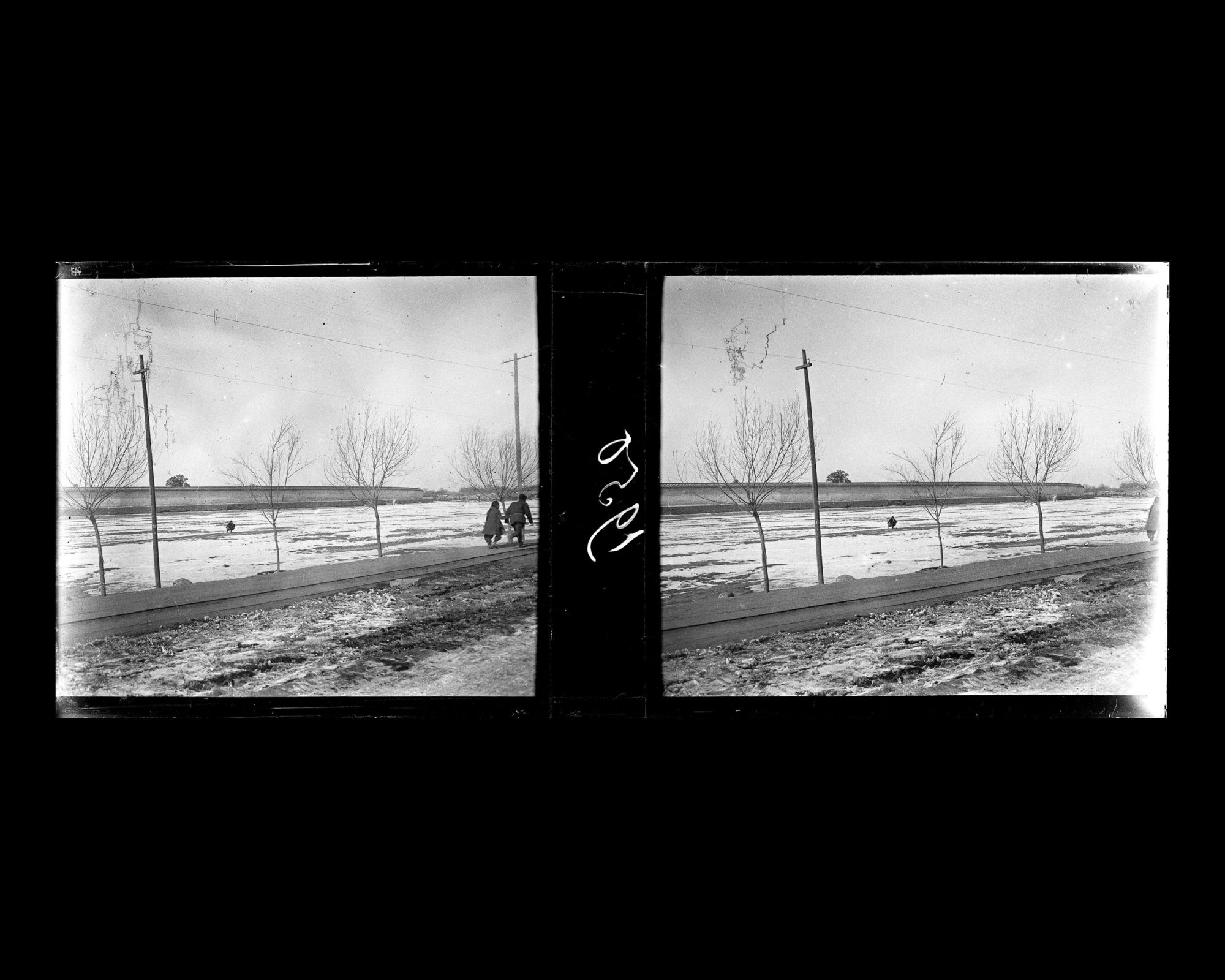 Image représentant Yongdingmen dajie ("avenue de la Porte de l'Éternelle Stabilité") et l'enceinte nord-est de Xiannongtan ("temple de l'Agriculture")