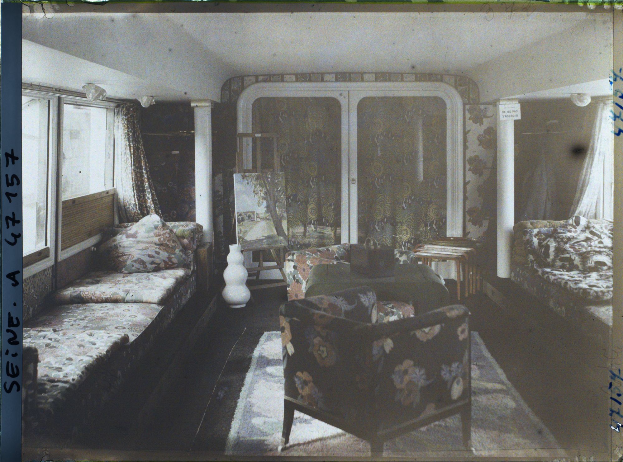 Image représentant L'Exposition des arts décoratifs, Péniche Poiret, Salon, pour présentation création Maison Martine