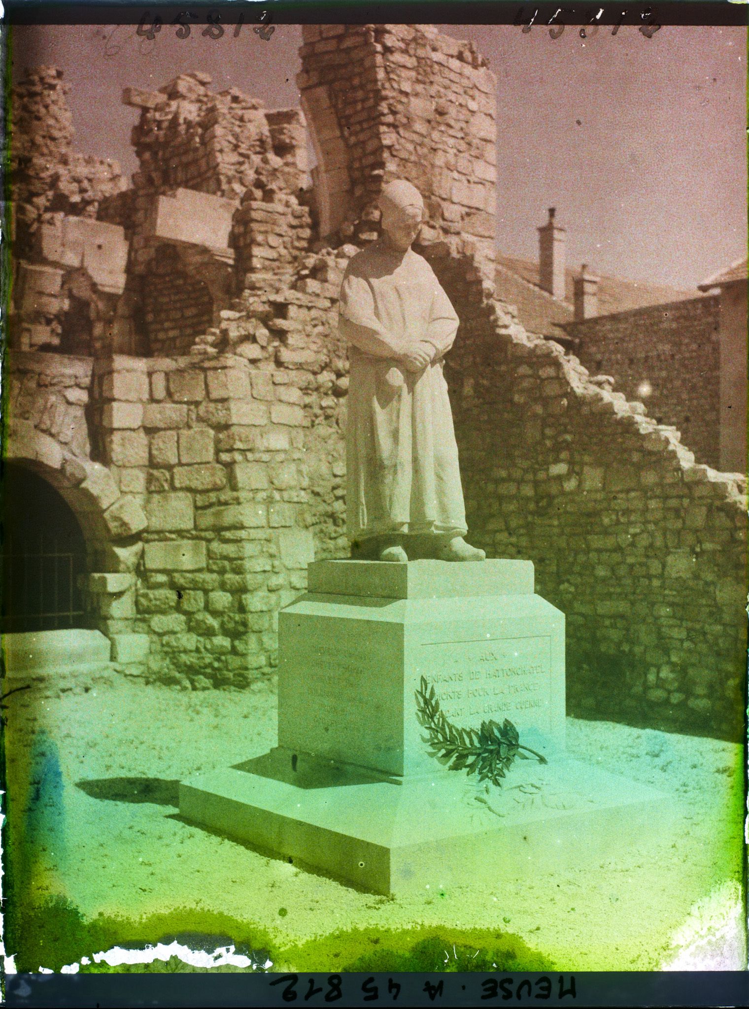 Image représentant France, Hattonchâtel, Le monument aux Morts