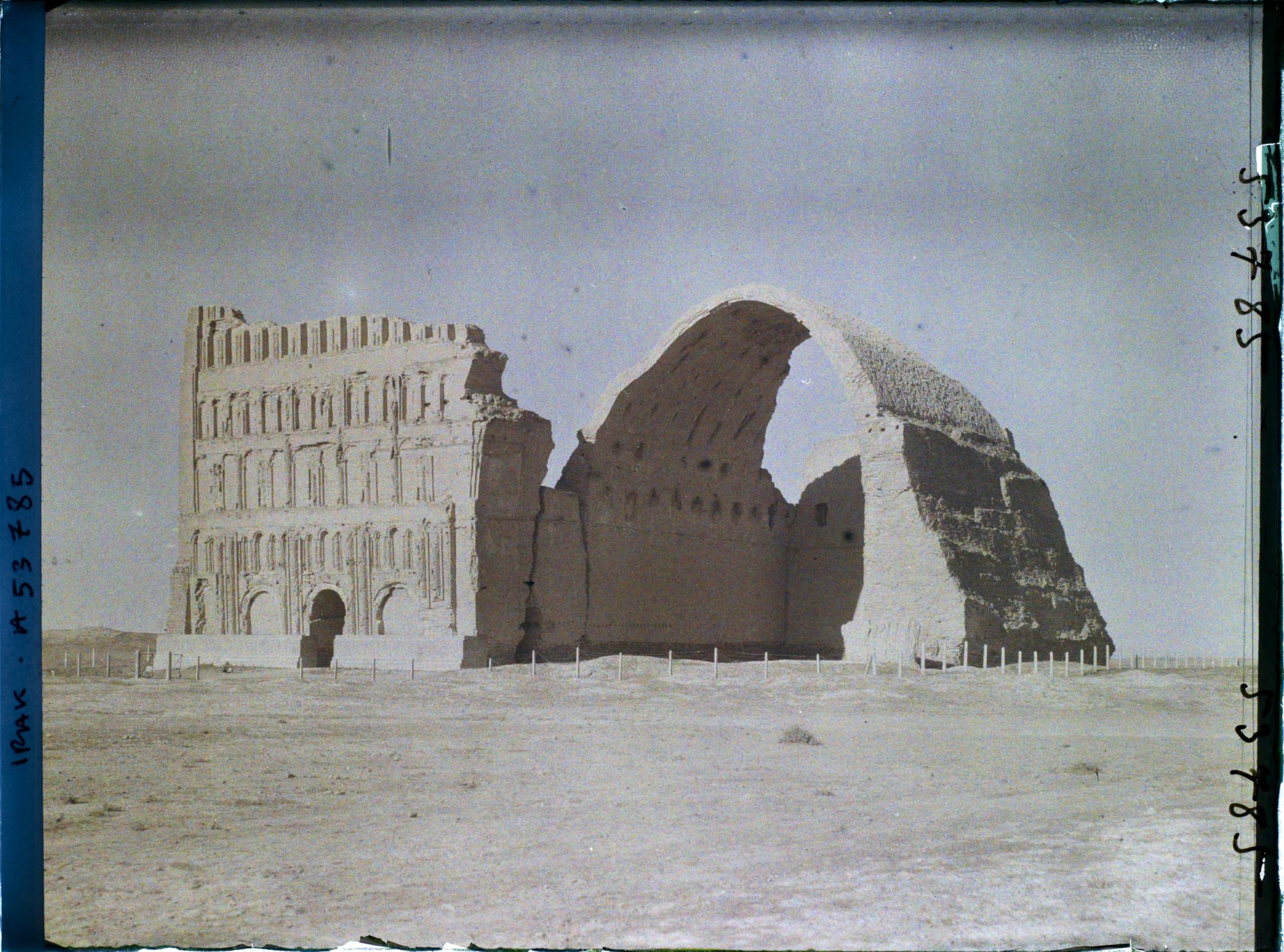 Image représentant Le Taq-I-Kisra (arc de Khosroes), salle voûtée