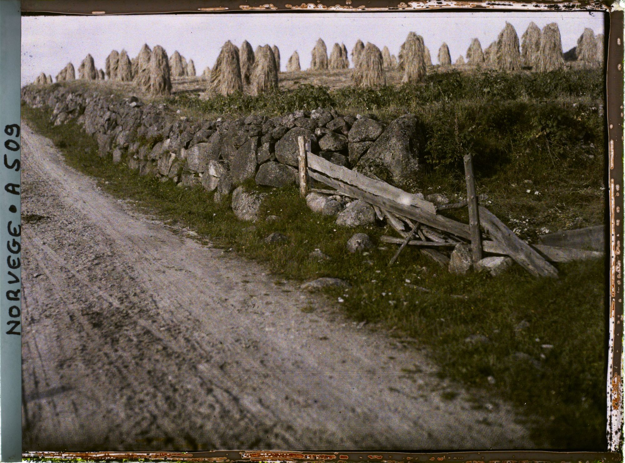 Image représentant Une route de terre à Smorklepp