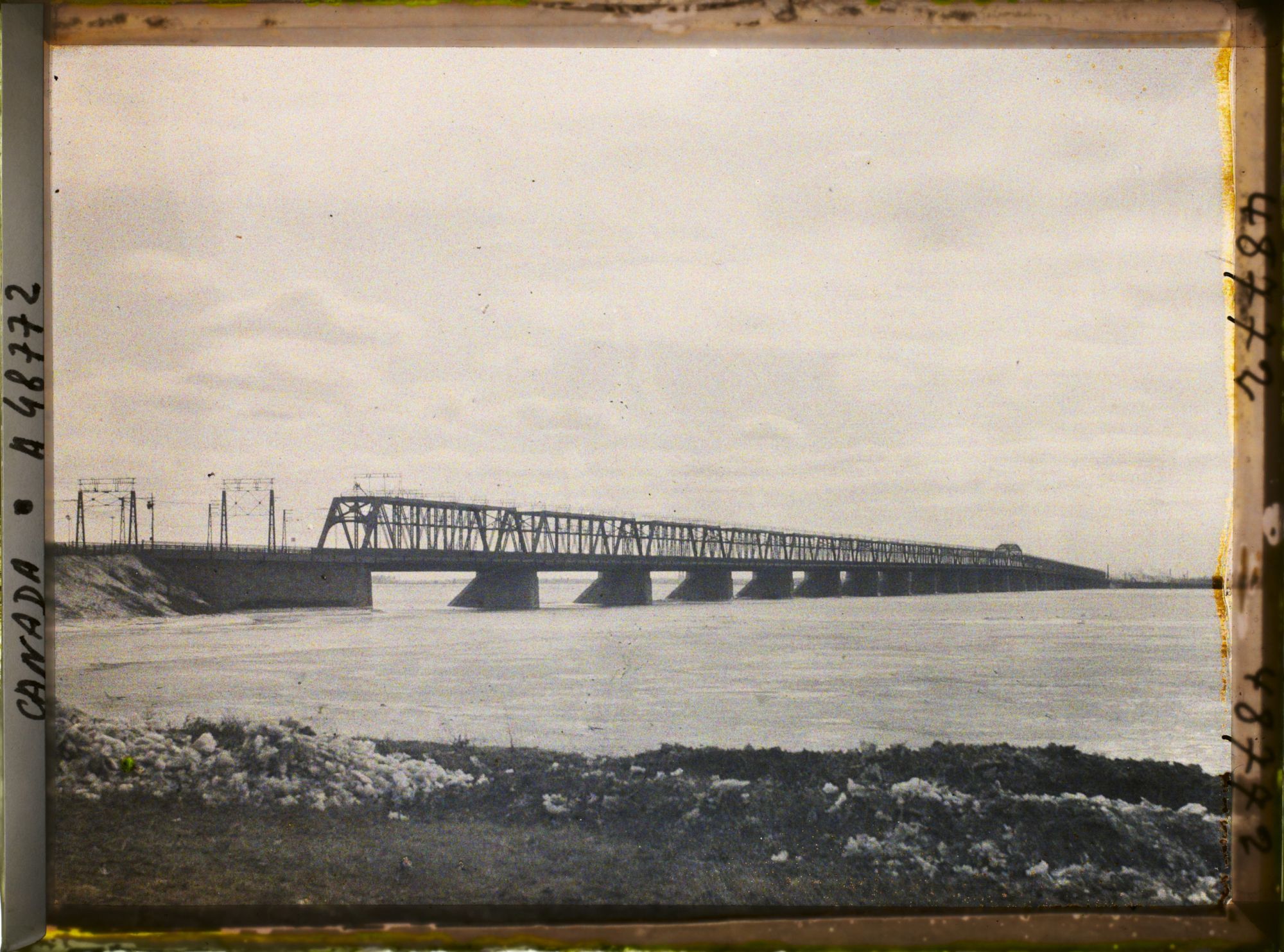 Image représentant Canada, St Lambert, Le Pont Victoria sur le St Laurent (2K. de long)