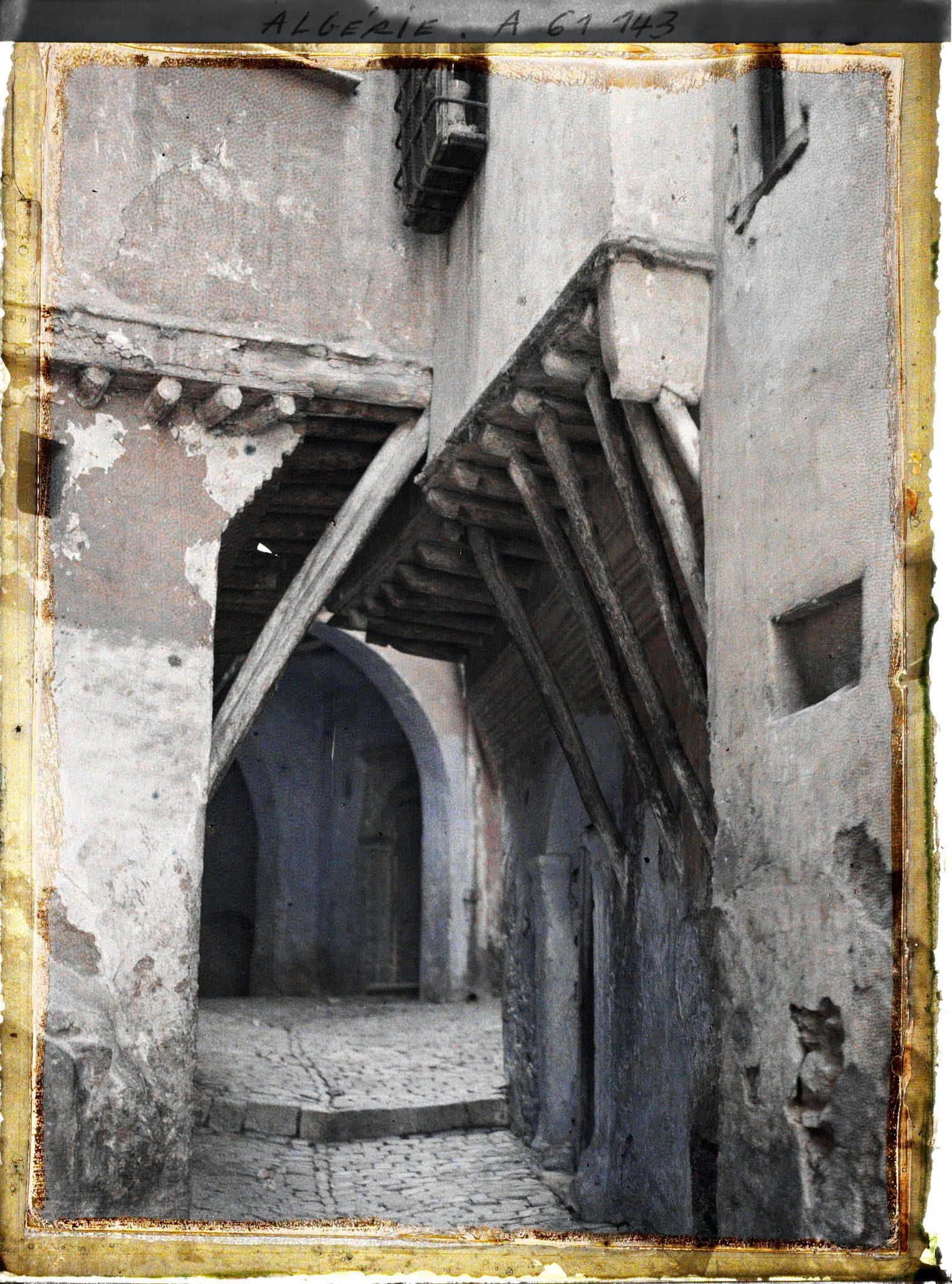 Image représentant Le début de la rue des Abencerages dans la Casbah