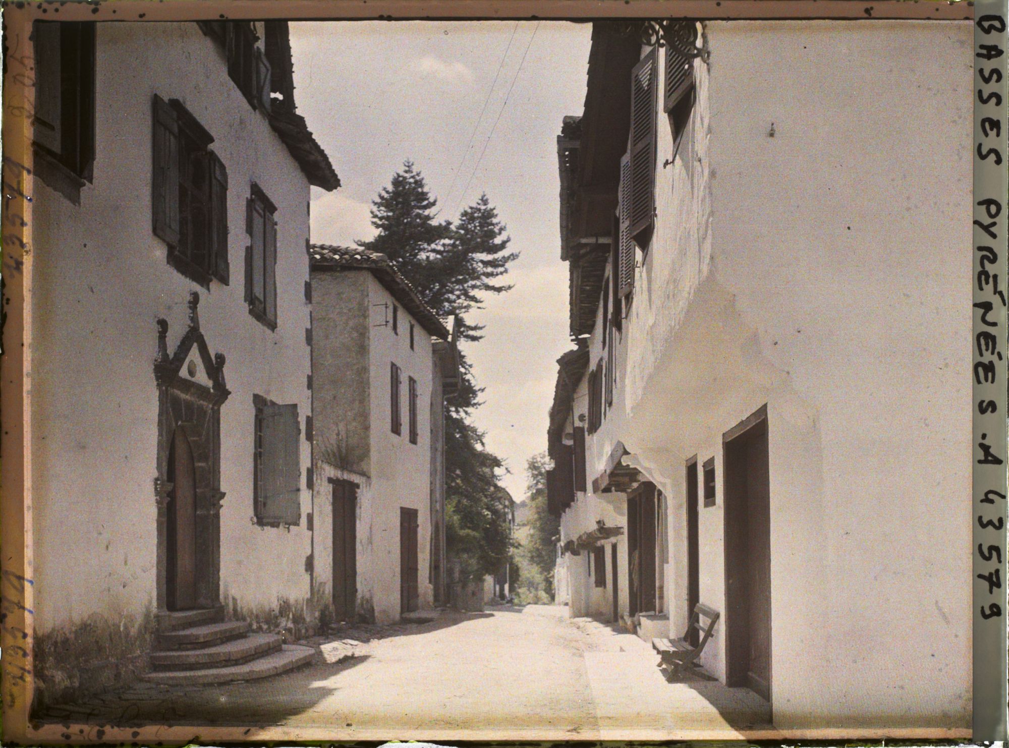 Image représentant France, La Bastide - Clairence, Vieilles Maisons : la 1ere à gauche une ancienne Synagogue