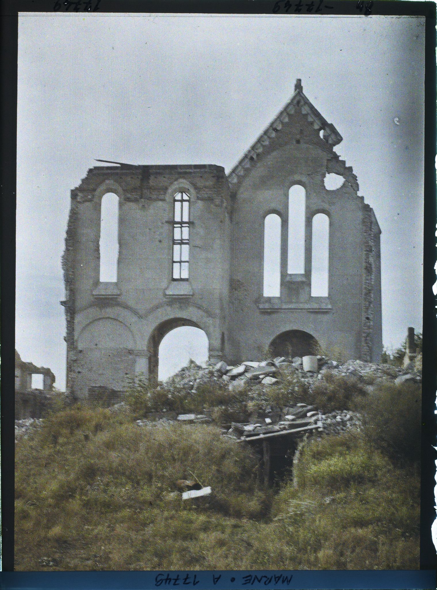 Image représentant France, Pont-Faverger, Ce qui reste de l'Eglise neuve