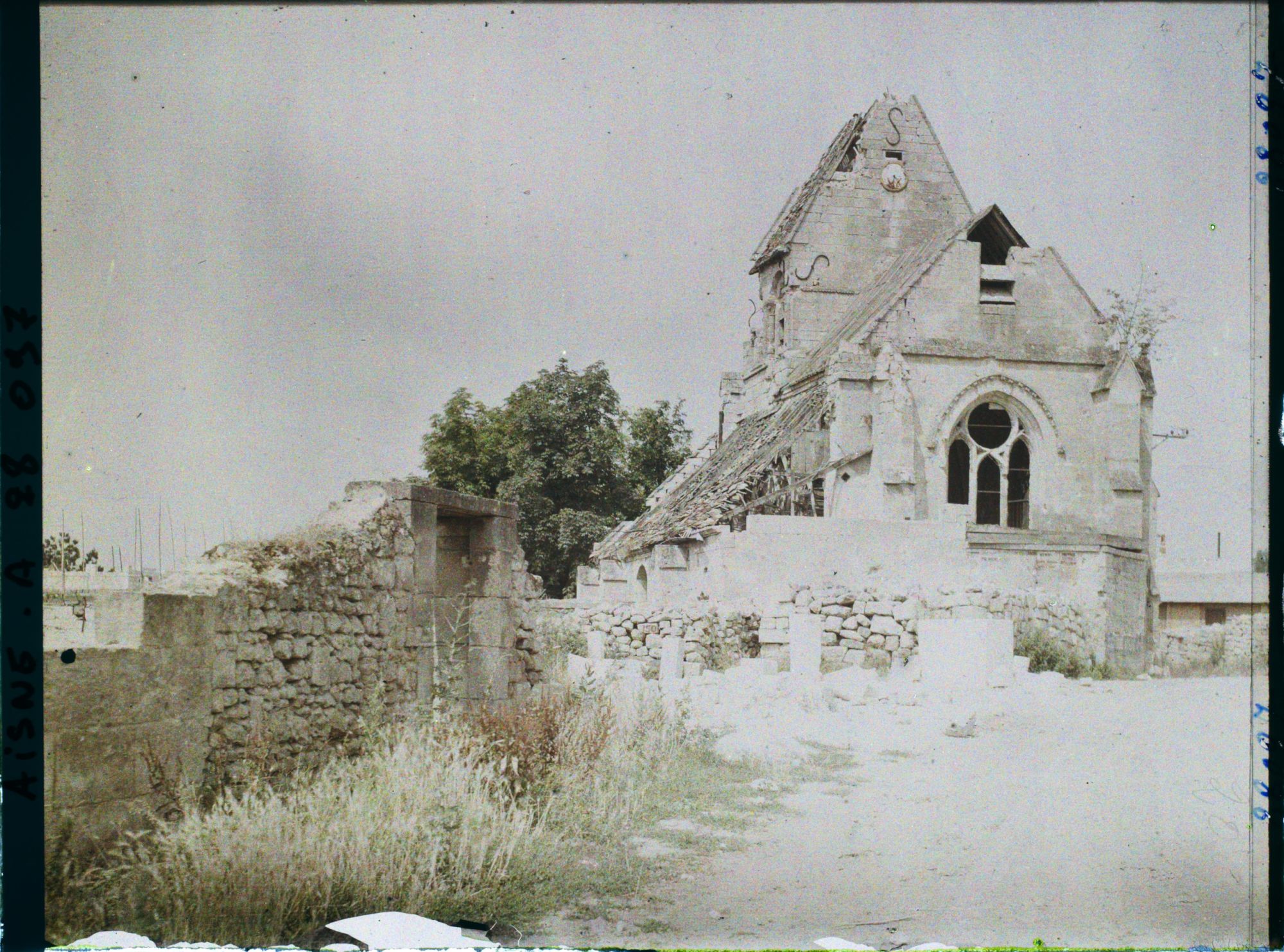 Image représentant France, Pommiers, L'Eglise