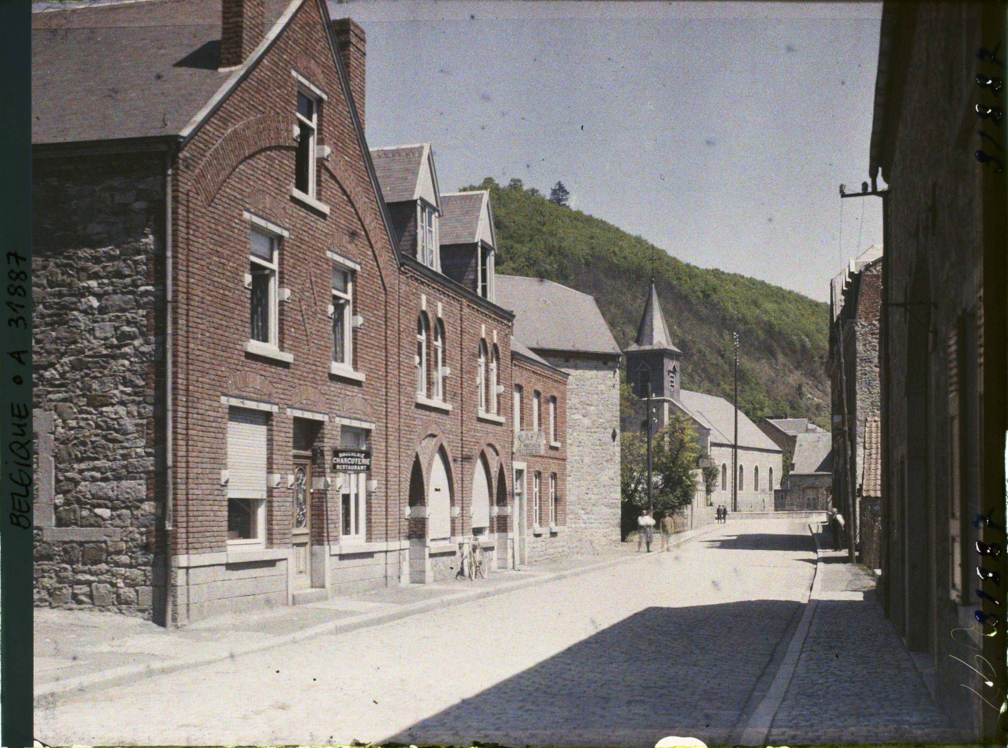Image représentant Belgique, Hastière, La Grande Rue d'Hastière ; rive gauche
