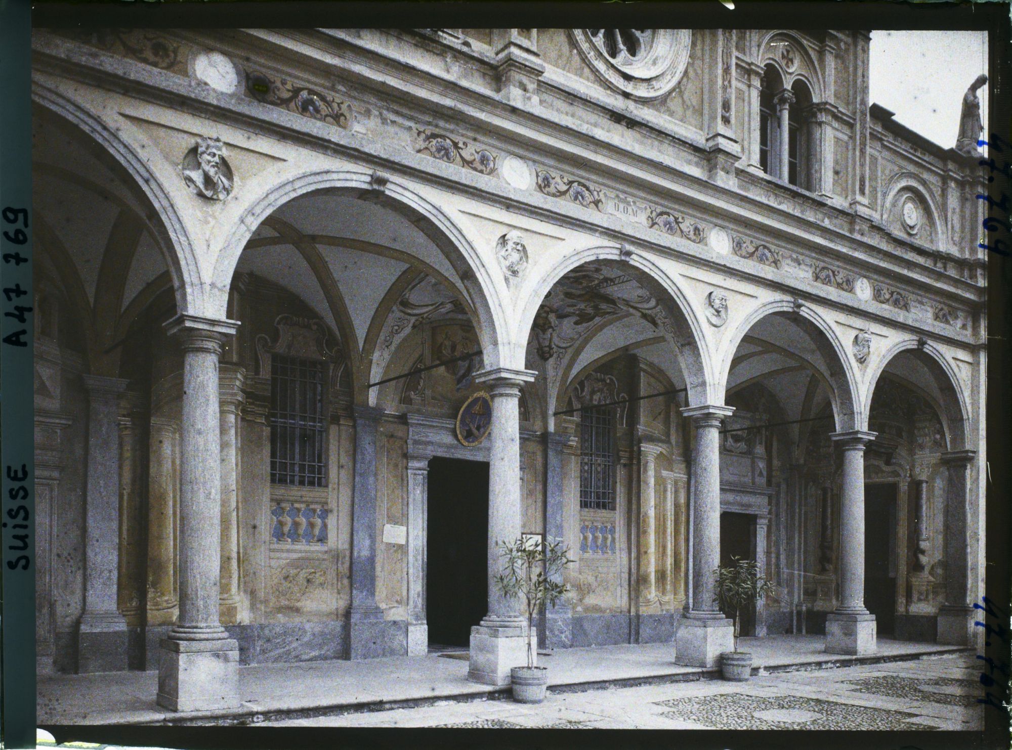 Image représentant Le portique de la Madonna del Sasso