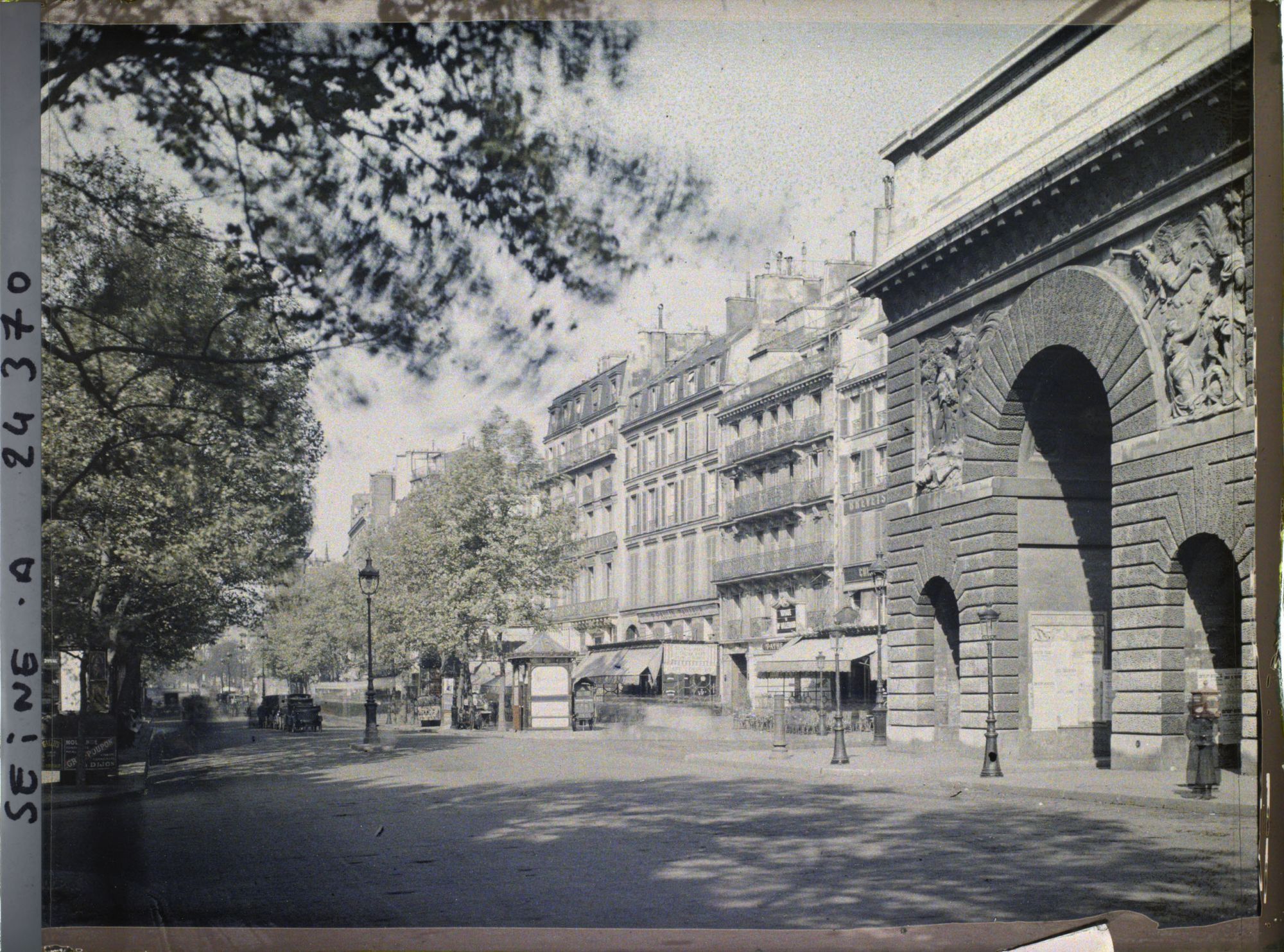 Image représentant La porte Saint-Martin et le boulevard Saint-Denis