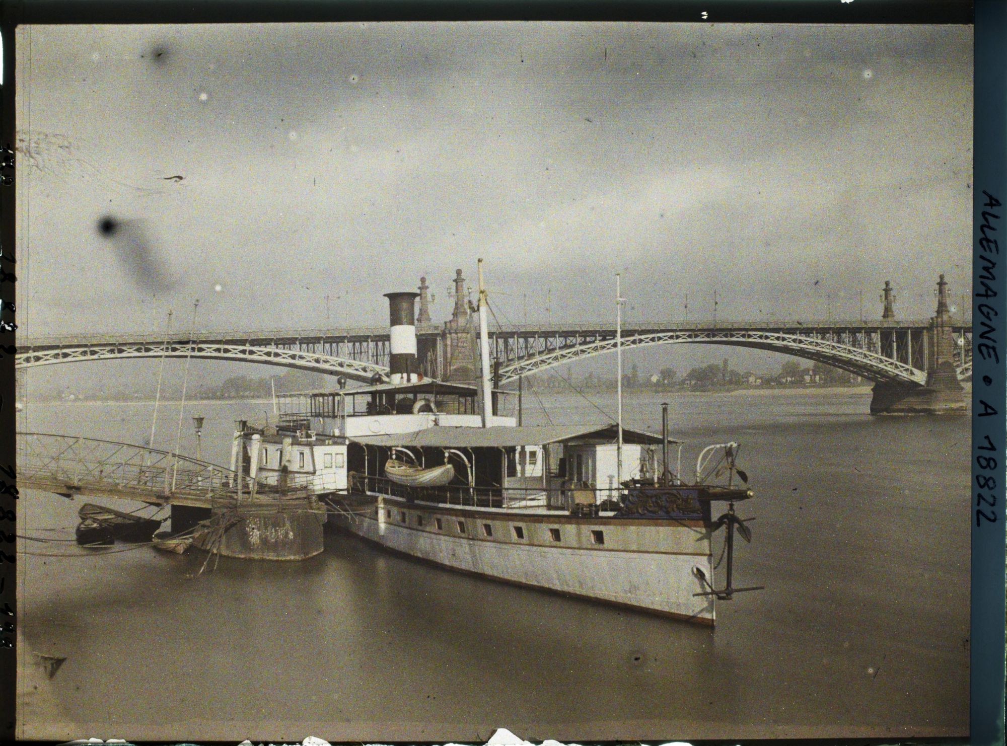 Image représentant Mayence, Les Bateaux du Rhin