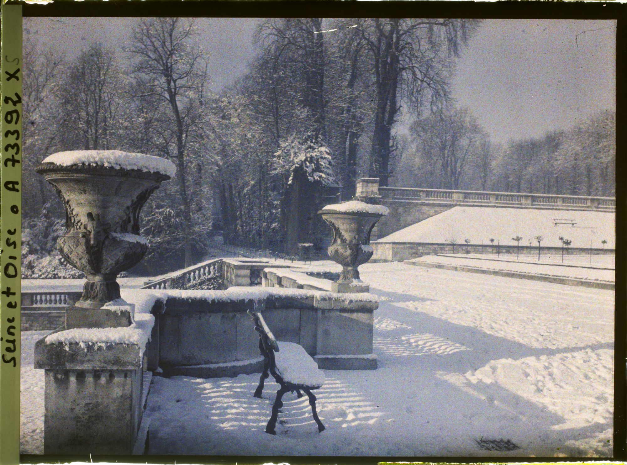 Image représentant Vasques et balustrades de la terrasse du Château sous la neige