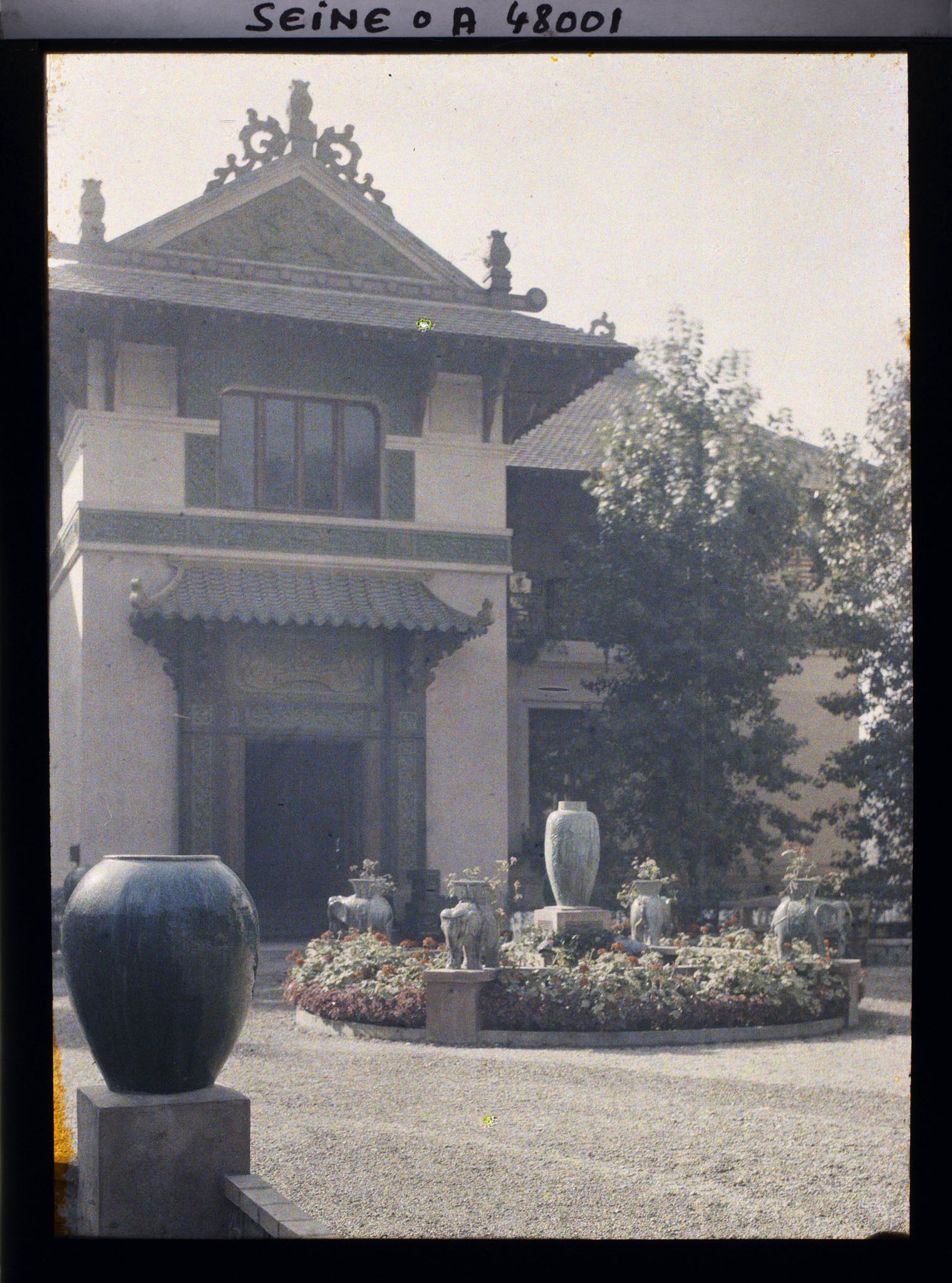 Image représentant L'Exposition des arts décoratifs, Pavillon de l'art colonial français, l'Indochine, entre le cours Albert 1er et les berges de Seine