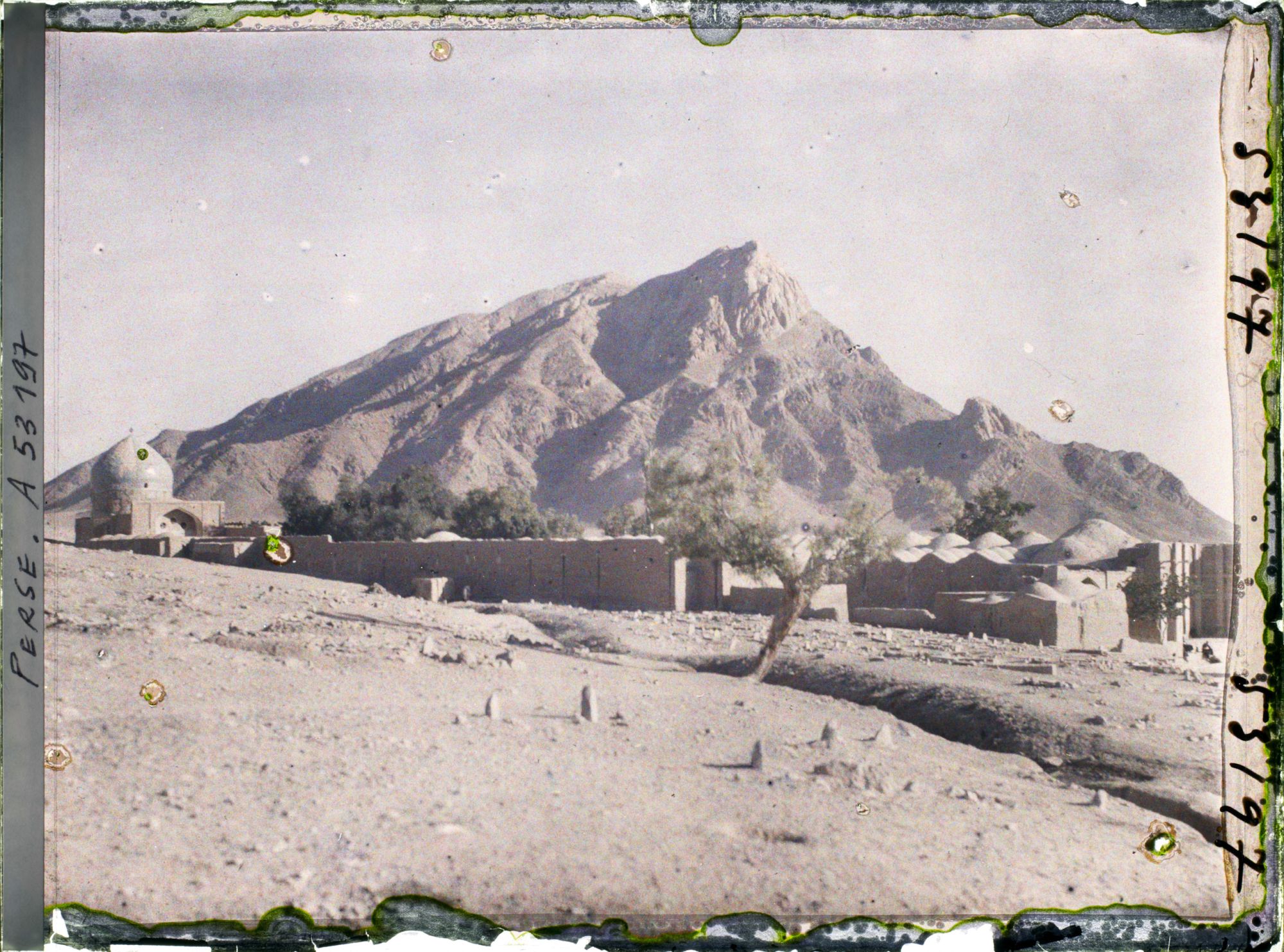 Image représentant Vue sur le village et son piton rocheux