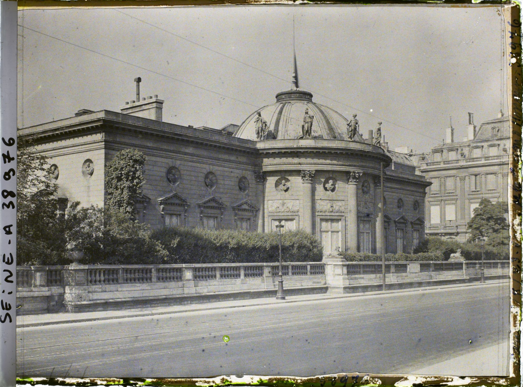 Image représentant Le Palais de la Légion d'honneur ou hôtel de Salm, quai Anatole France