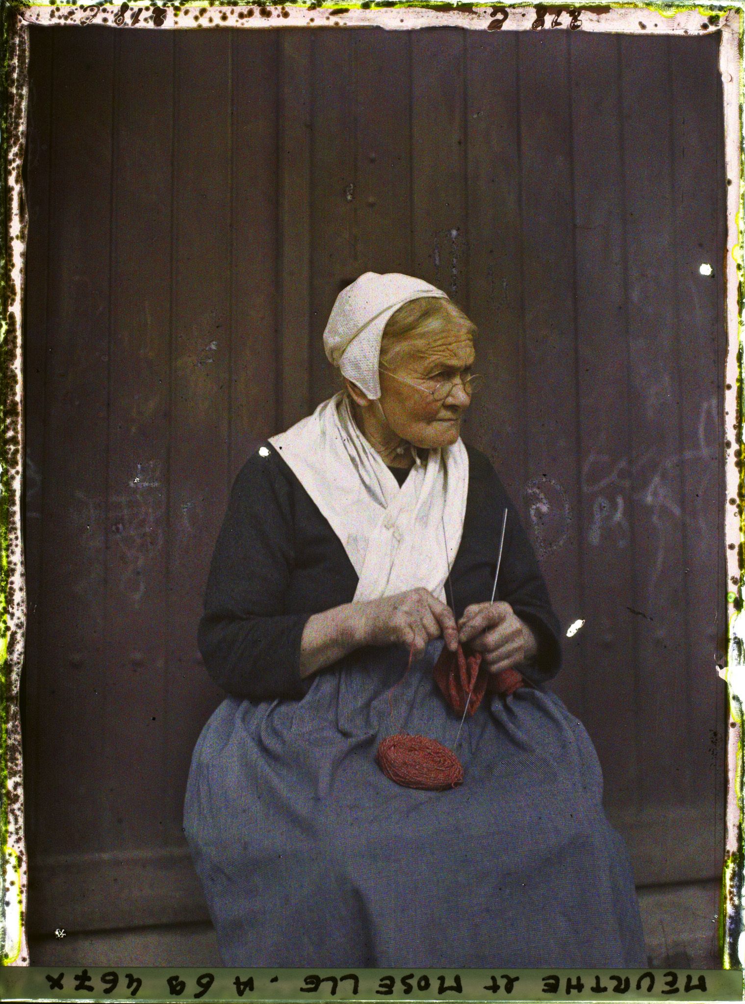 Image représentant Madame Henriot Colin au tricot