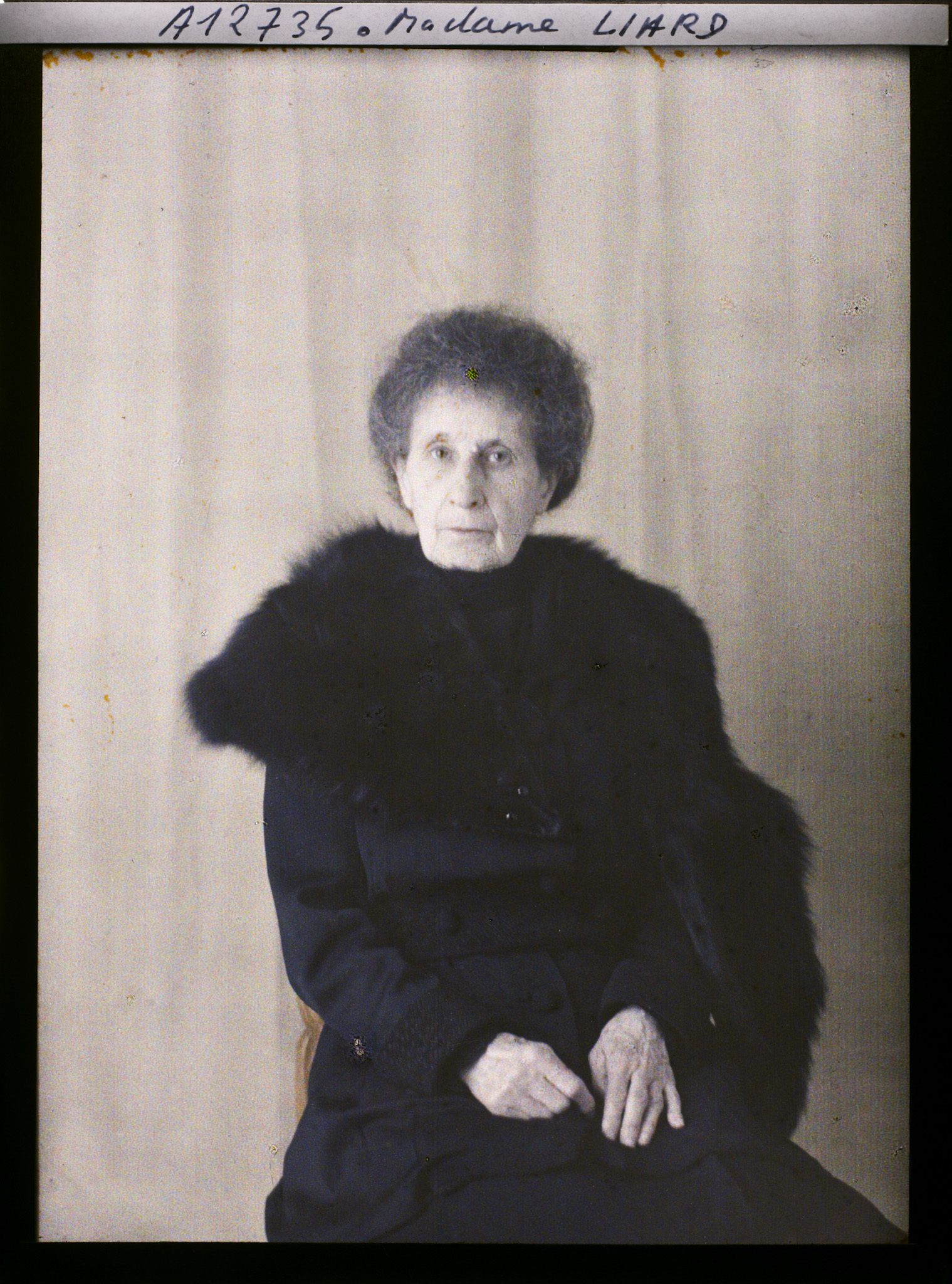 Image représentant https://musee-albert-kahn.s-museum.fr/home/NWQ2OTAwYzNmYjZlZTk1ZWQwODJmMjY4L2dlbmVyaWMtbm90aWNlLXRhYi9hdXRob3JpdHkvNjE3YTc5ZjVjZjhiODk2OGIzMzM3ZDIx/5d6900c3fb6ee95ed082f268/generic-notice-tab/authority/617a79ebcf8b8968b333727d Madame Louis Liard