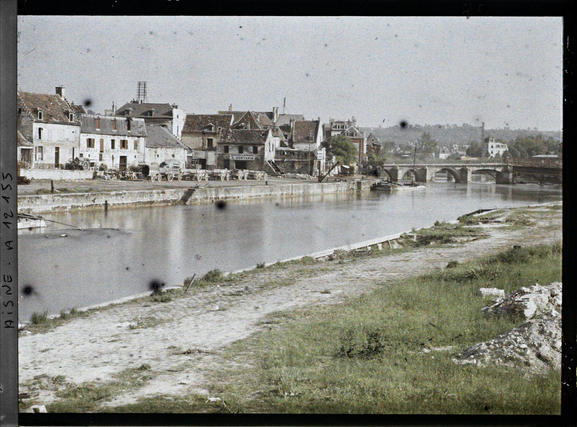 Image représentant L'Aisne et le pont des Anglais détruit en 1914 par les Allemands et rétabli par les Anglais, d'où son nom
